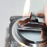 Mechero de cristal tallado. España, 1980s.