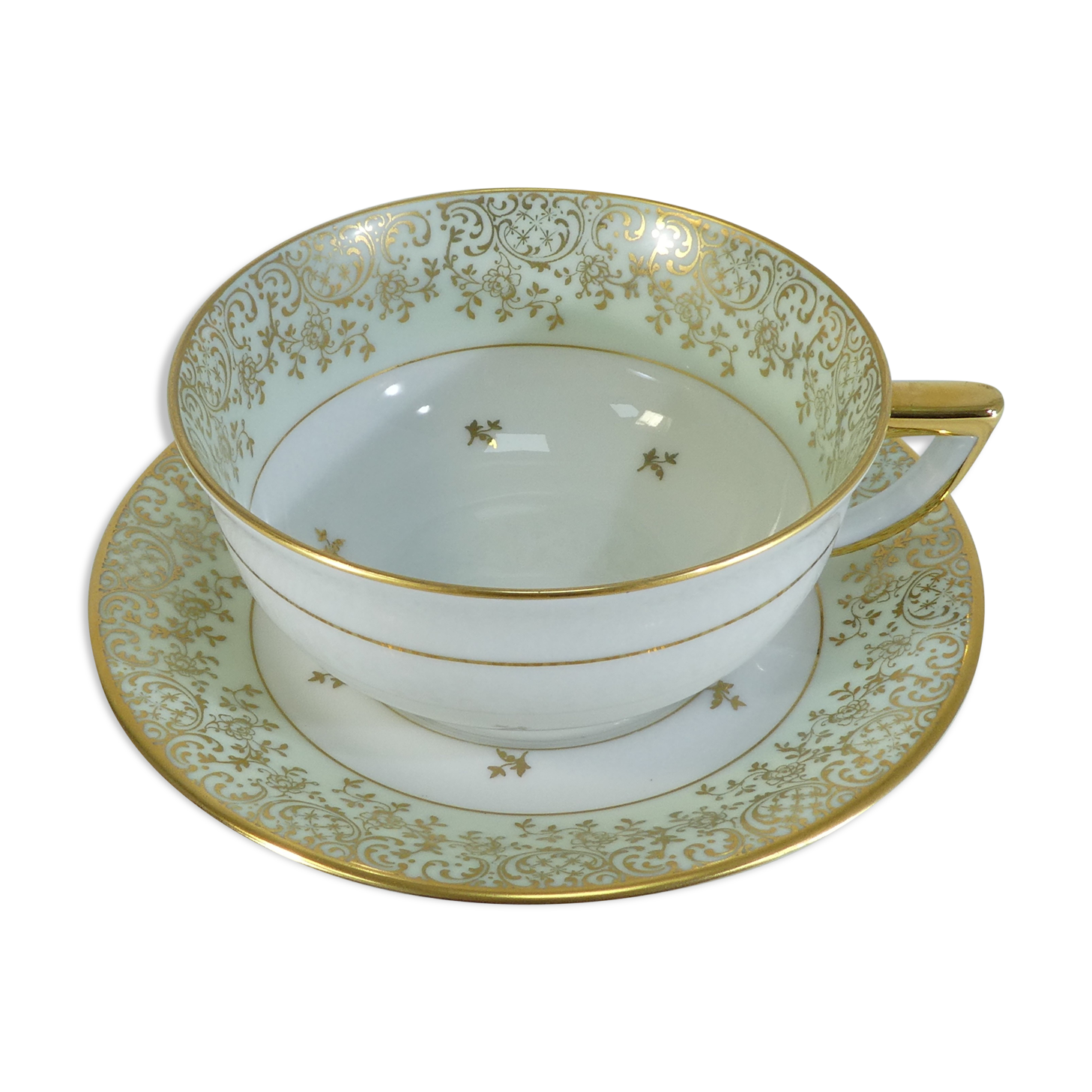 Green and gilded LIMOGES porcelain cup and cup lunch