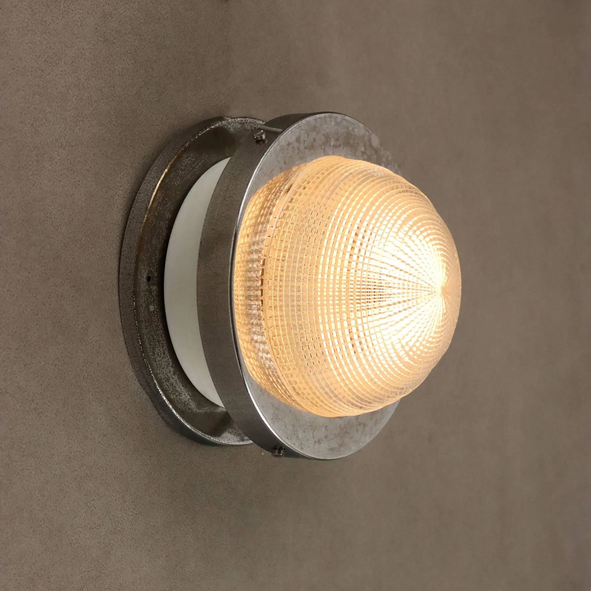 Vintage wall light in aluminium and glass, Italy, 1960s