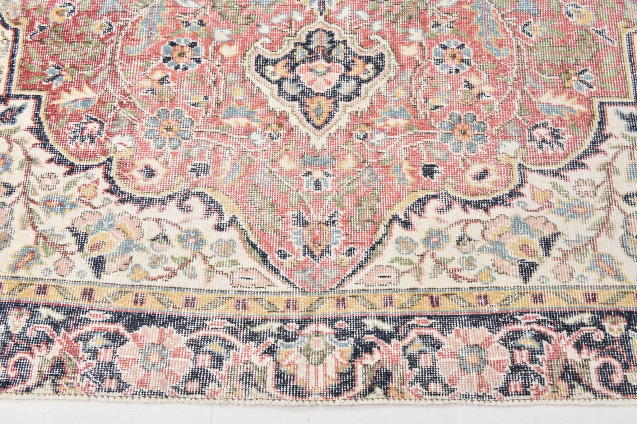 Tapis oriental persan rouge et bleu marine, 207 x 315 cm