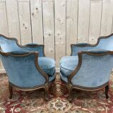 Paire de fauteuils bergères de style Louis XV en velours bleu et bois doré