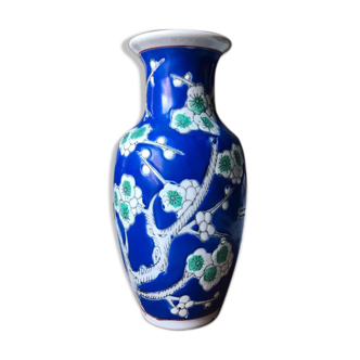 Vase en porcelaine email bleu