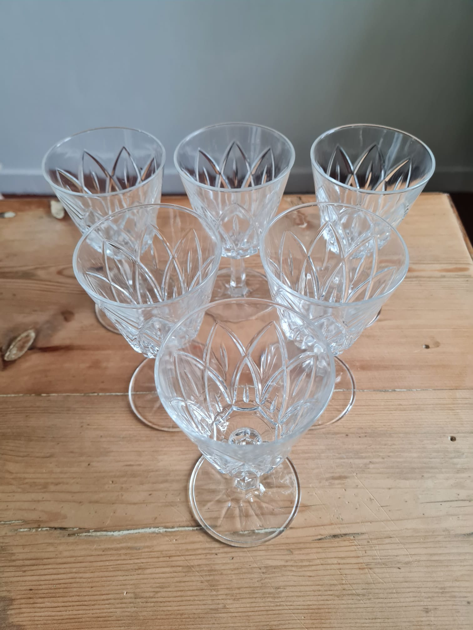 Service of 6 chiseled wine glasses