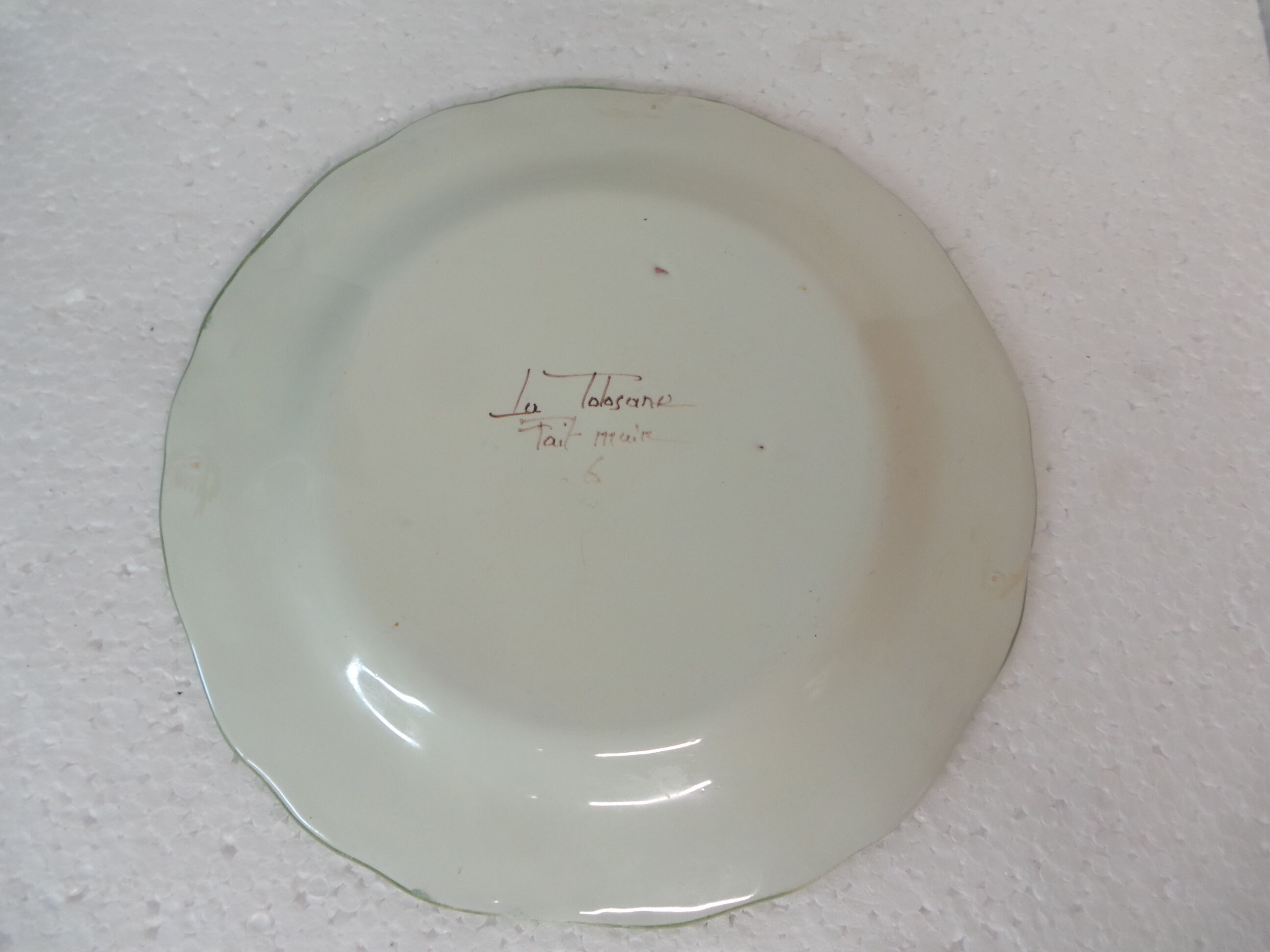 Decorative plate handmade Tolosane with bird decoration