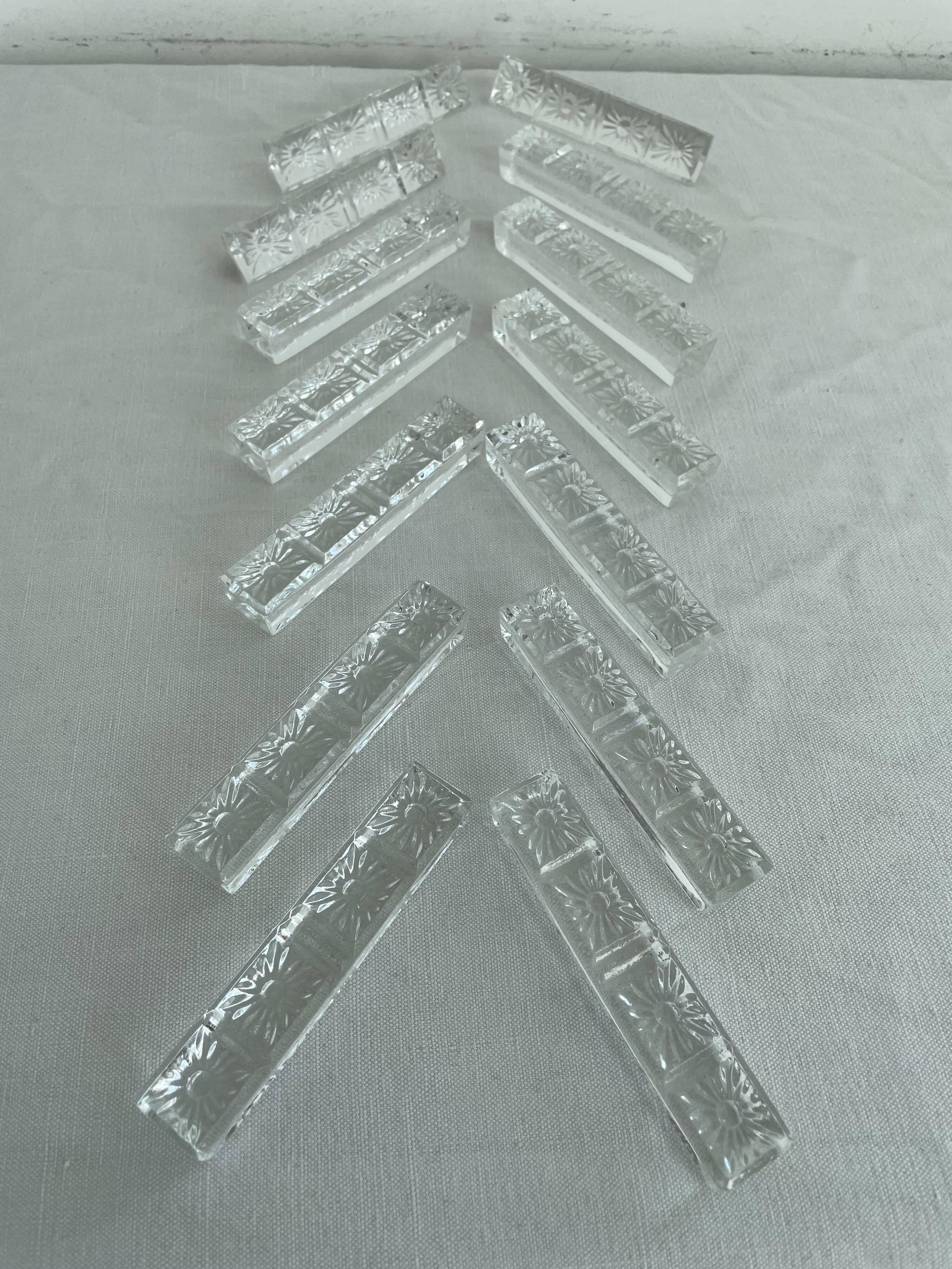 Porte-couteaux en cristal, Motif floral en relief, Art de la table vintage