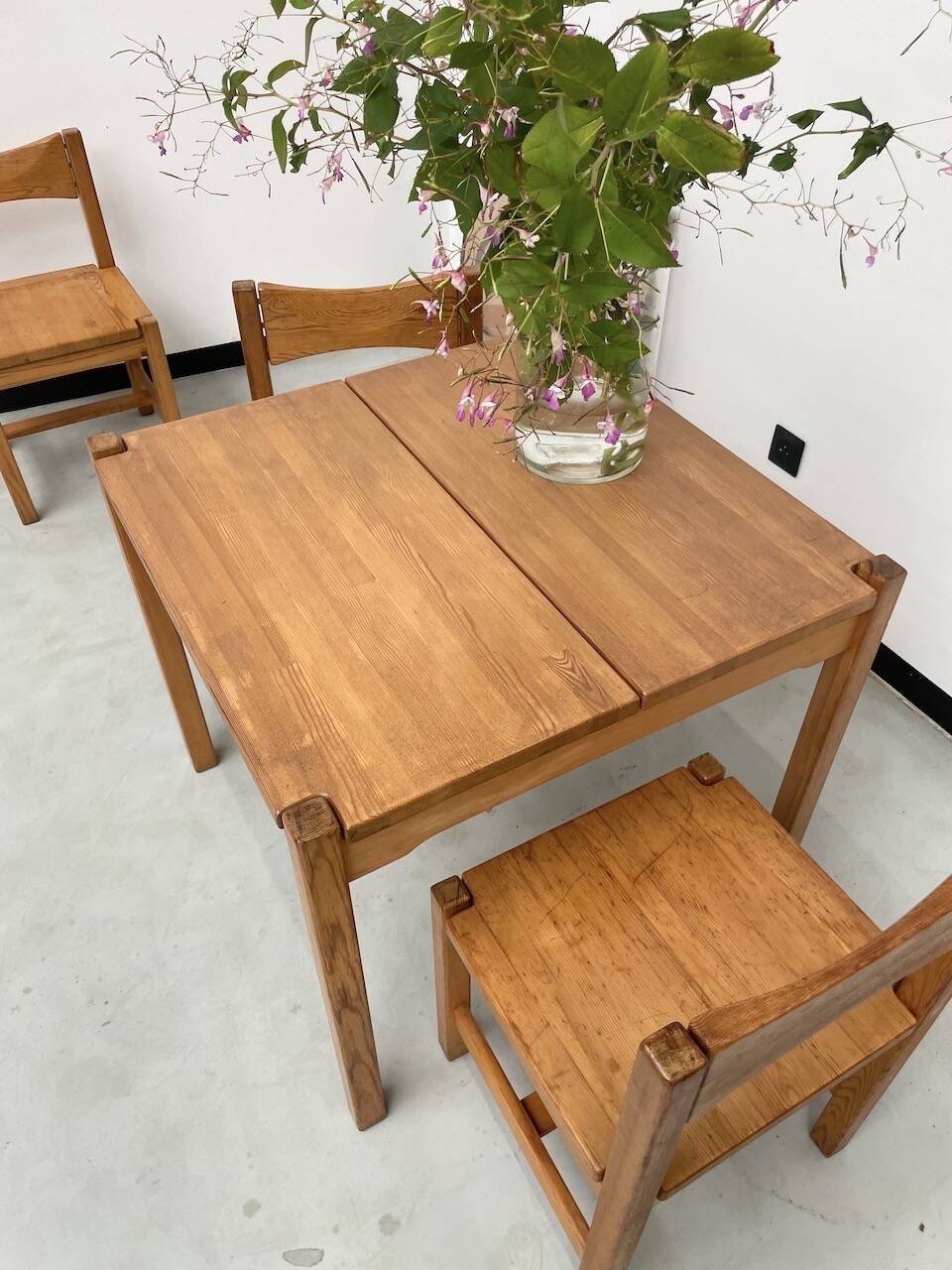 Table pin et chaises « hongisto » Ilmari Tapiovaara