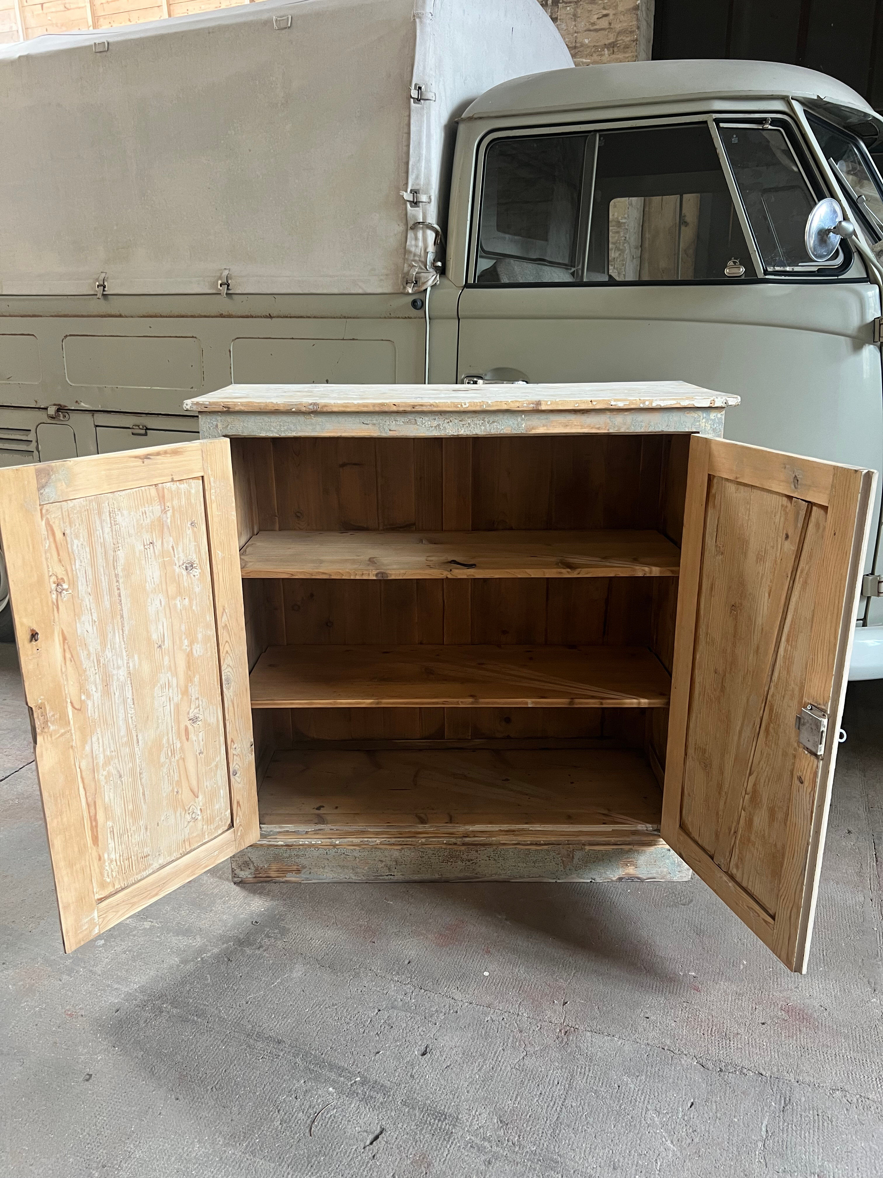 Buffet painted