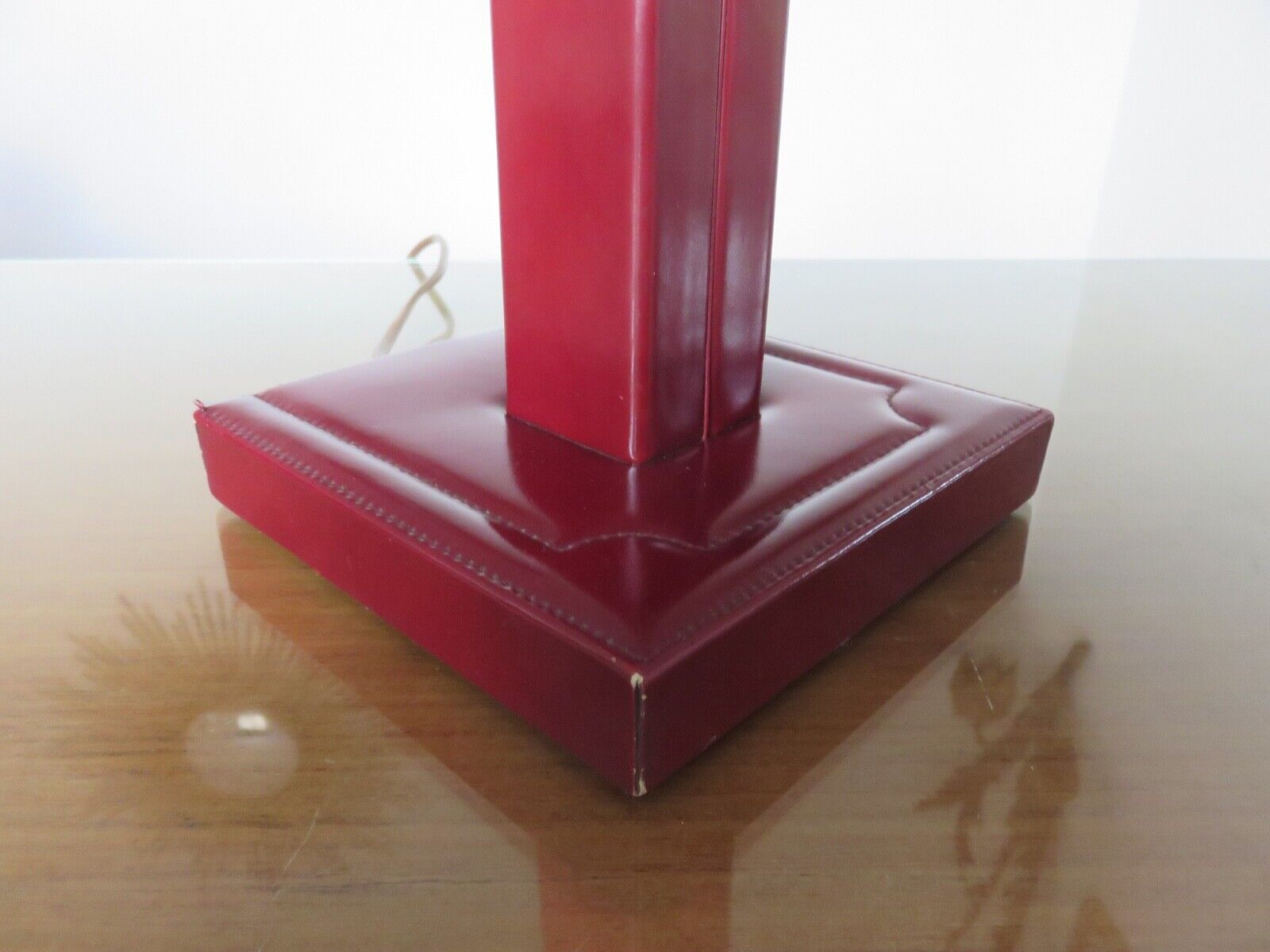 Lamp "the tanner" in burgundy leather 60s 70s