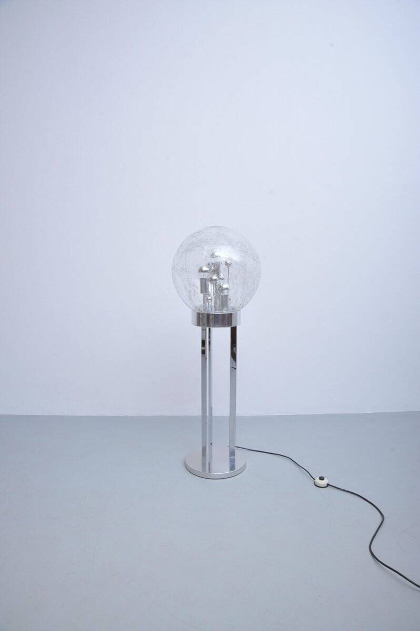 Lampe de sol Sputnik en chrome par Doria Leuchten, années 1970.