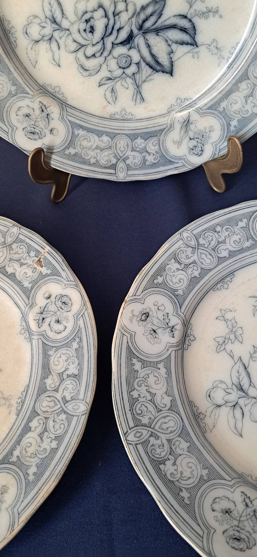 Assiettes en faïence anglaise. 19ème.  Grosvenor China