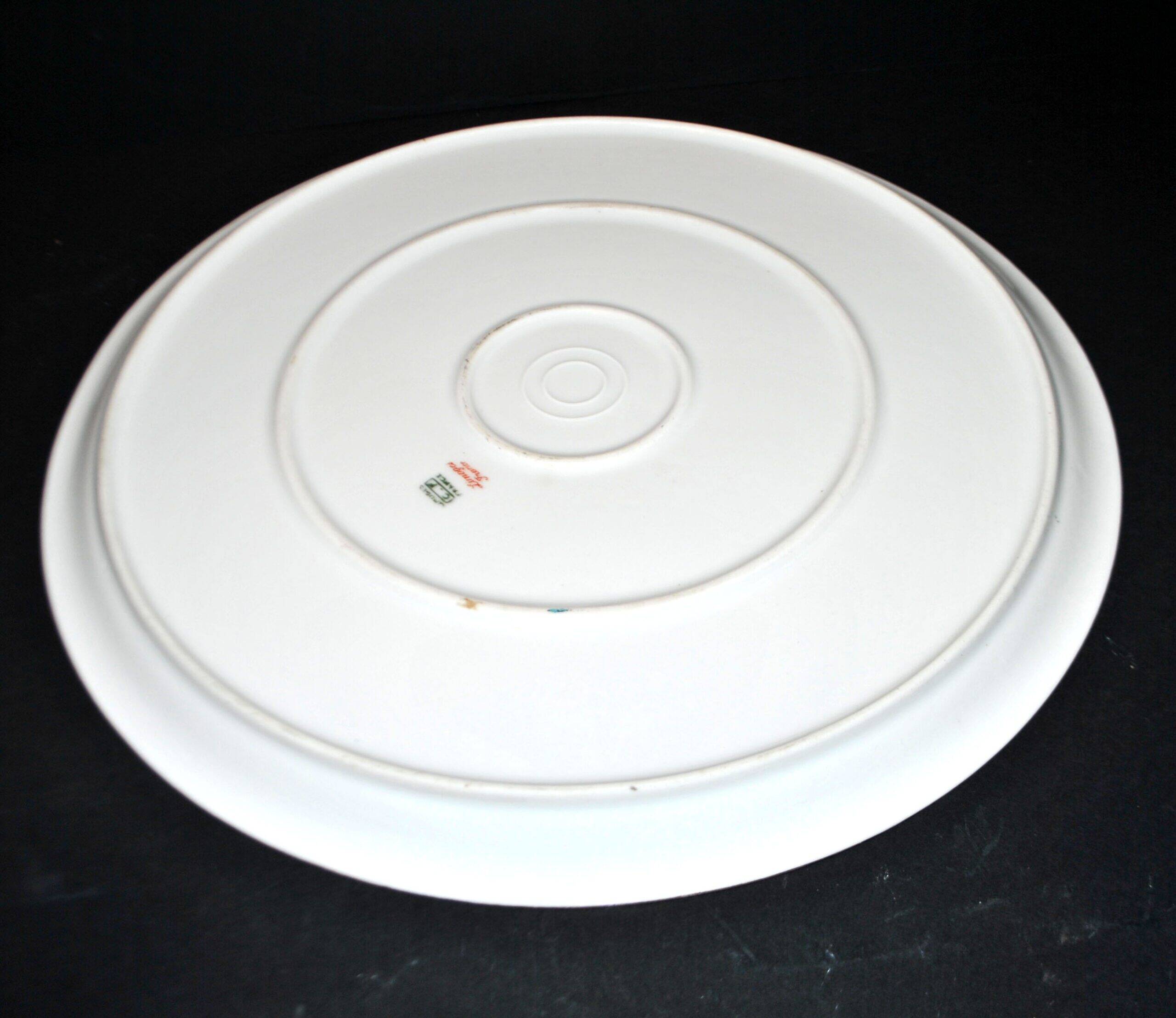 Limoges porcelain pie dish with gold trim, 32cm.