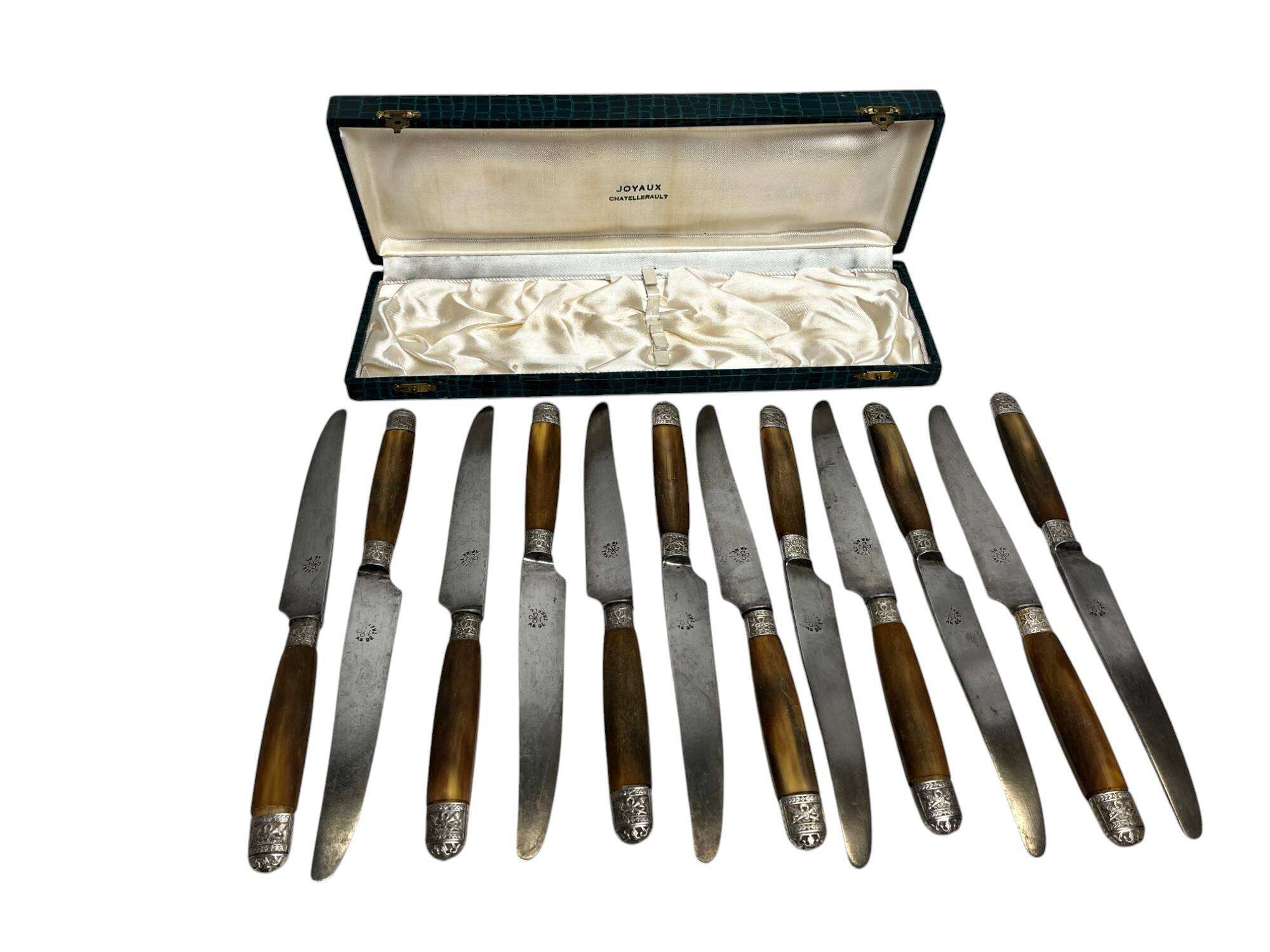 12 Ace of Clubs knives with horn handle, silver-plated metal ferrule, late 19th century
