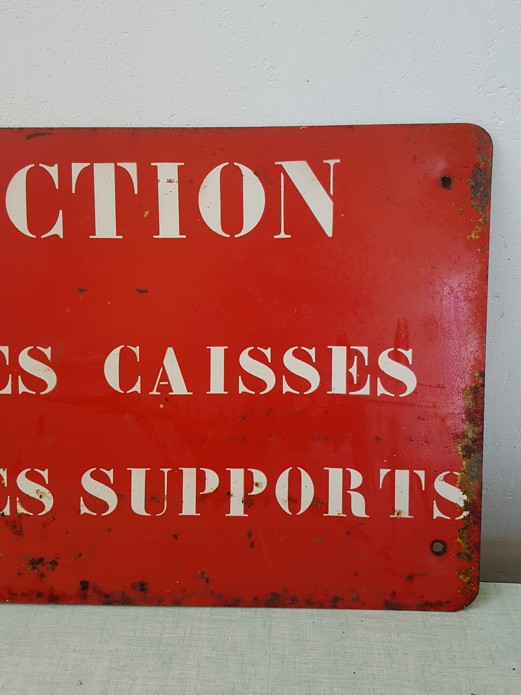 Metal plate vintage 1950