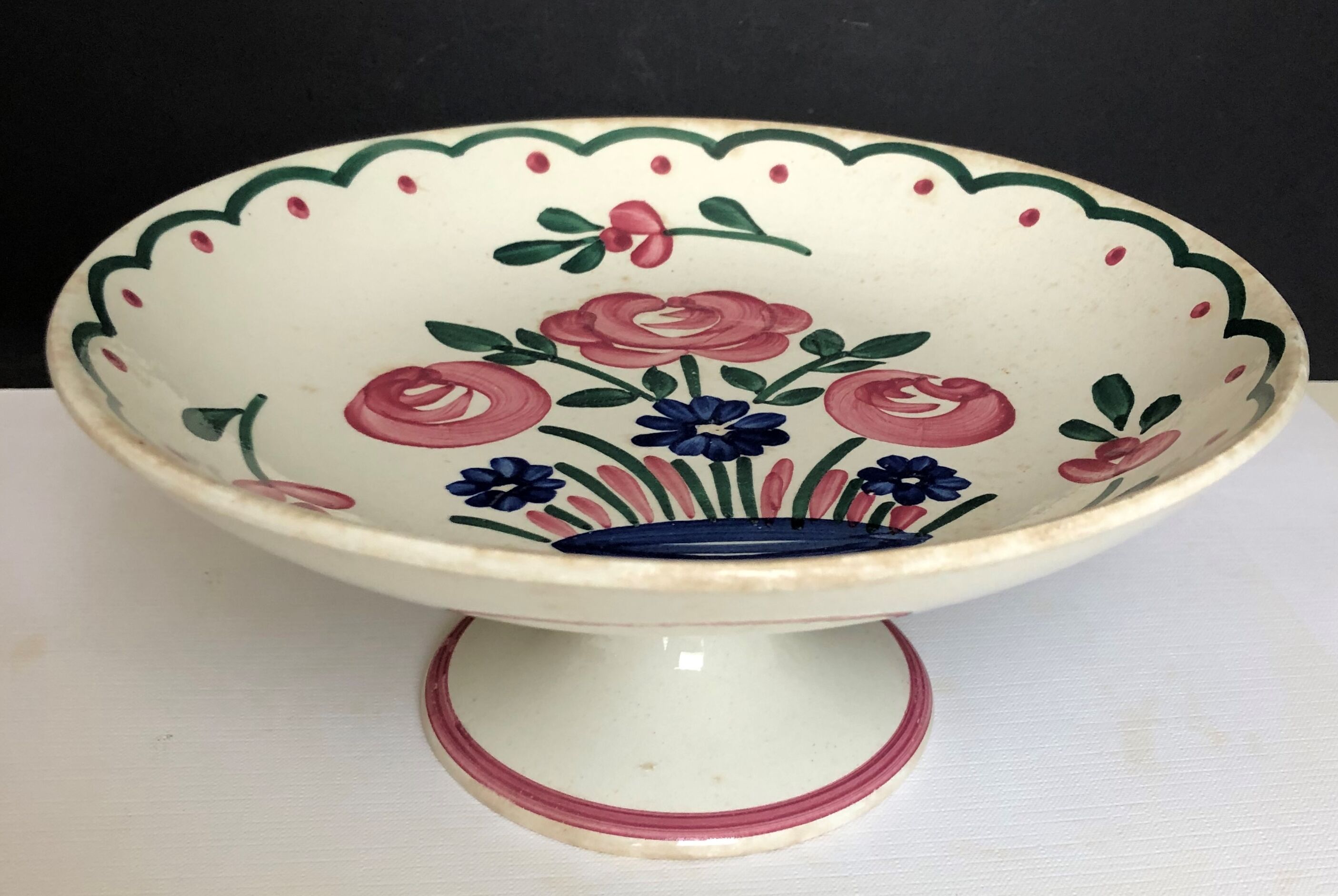 Ceramic compotier or cutter on a ceramic stand