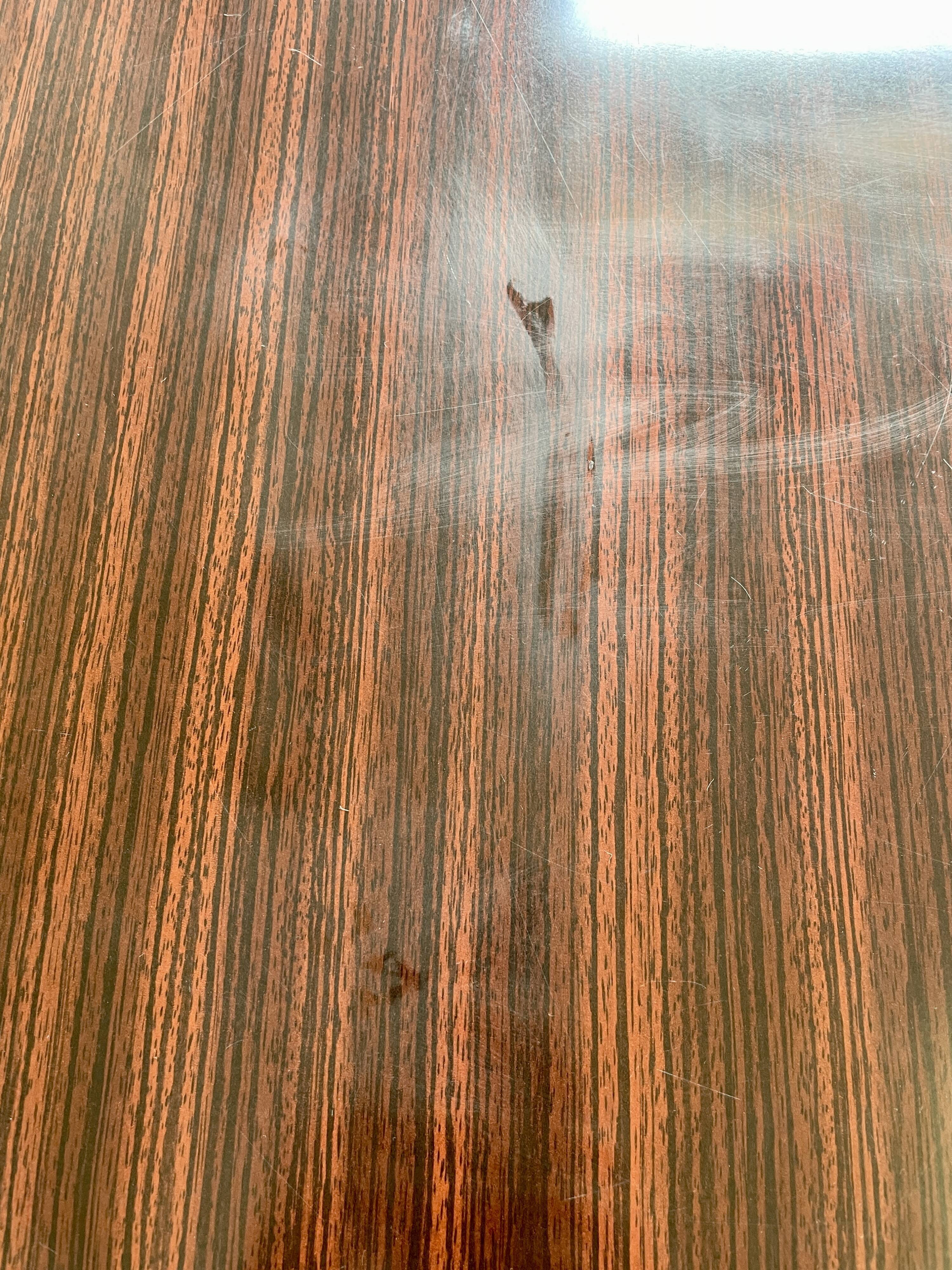 Extendable dining table compass feet