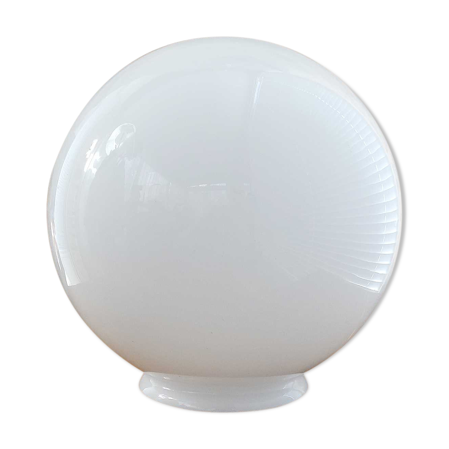 Globe in white opaline - 15 cm