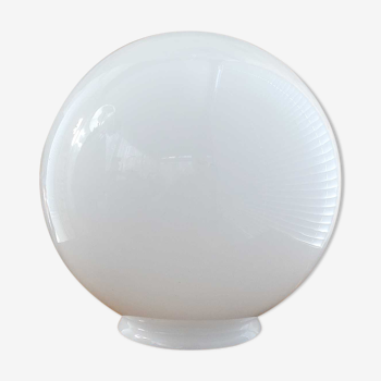 Globe in white opaline - 15 cm
