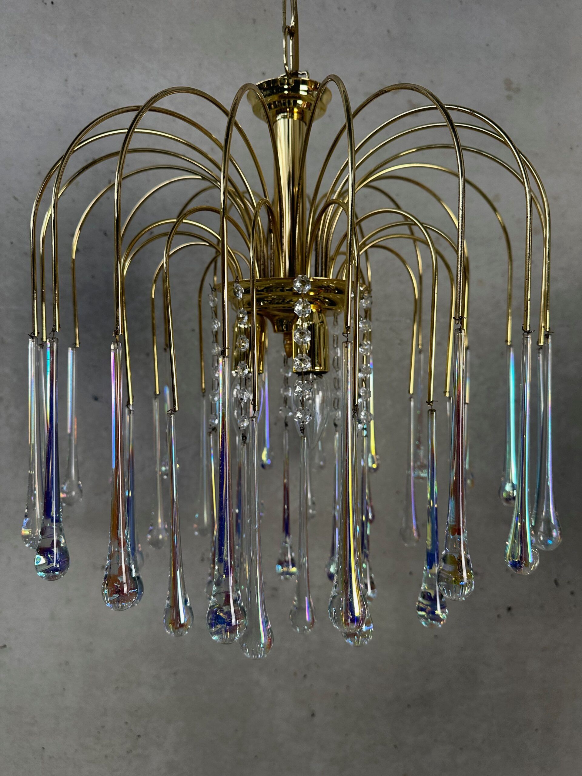 Chandelier en goutte d'eau de style Hollywood Regency – Massif