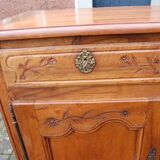 Louis XV buffet in walnut from the early 19th century.