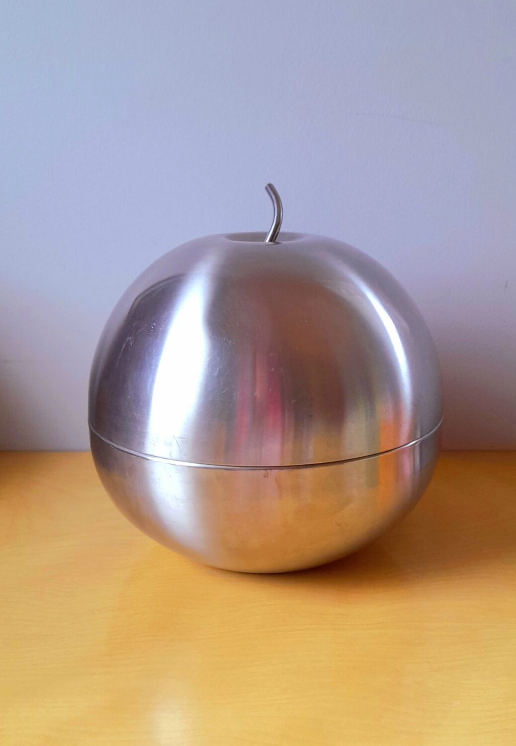 Pomme en inox brossé 70s