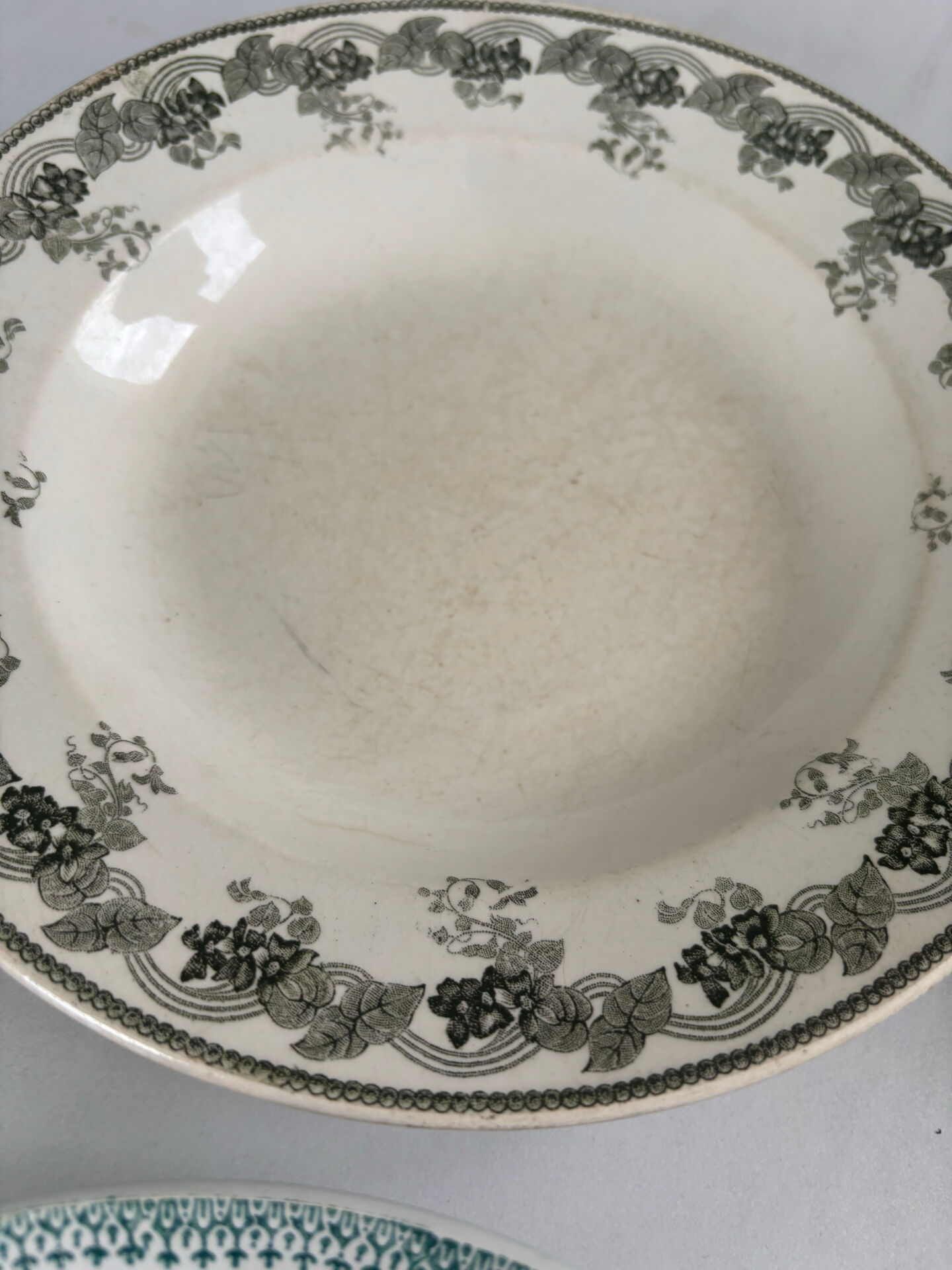 Lot of 4 deep plates, pink, blue, and green ironstone, French earthenware.