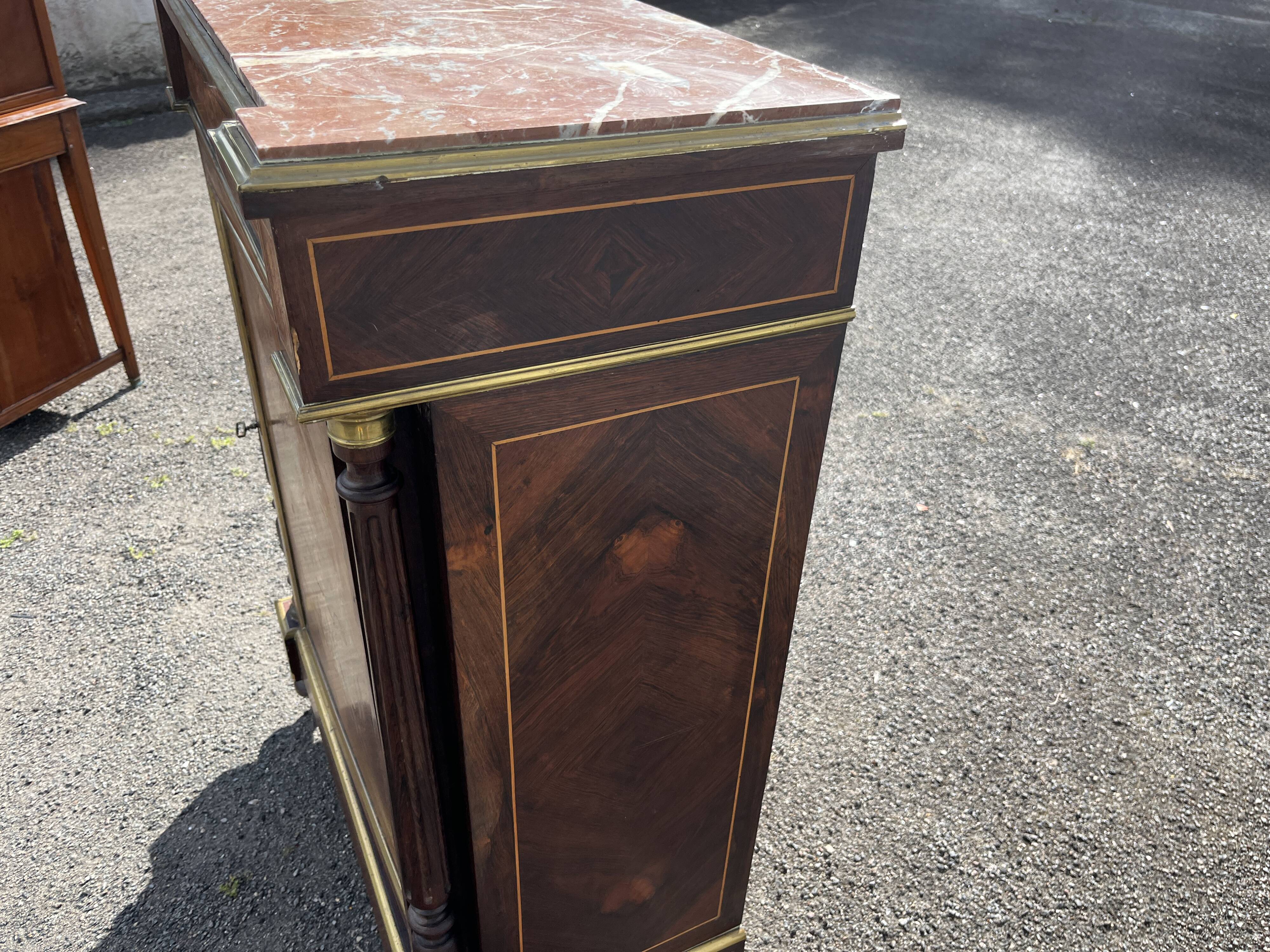 Support furniture with rosewood marquetry and marble top in the Napoléon III style.