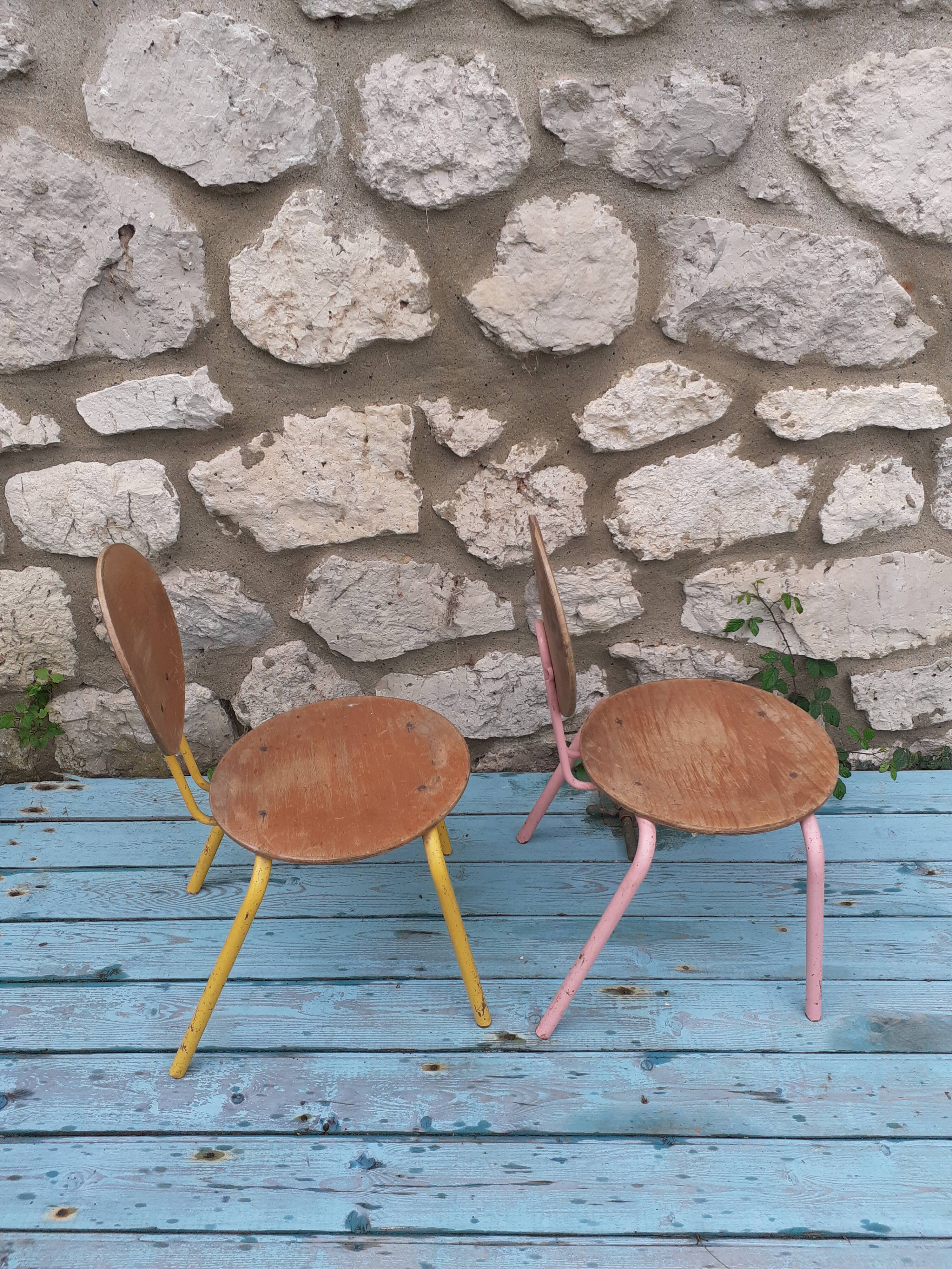 Paire de chaises d'enfant empilables vintage