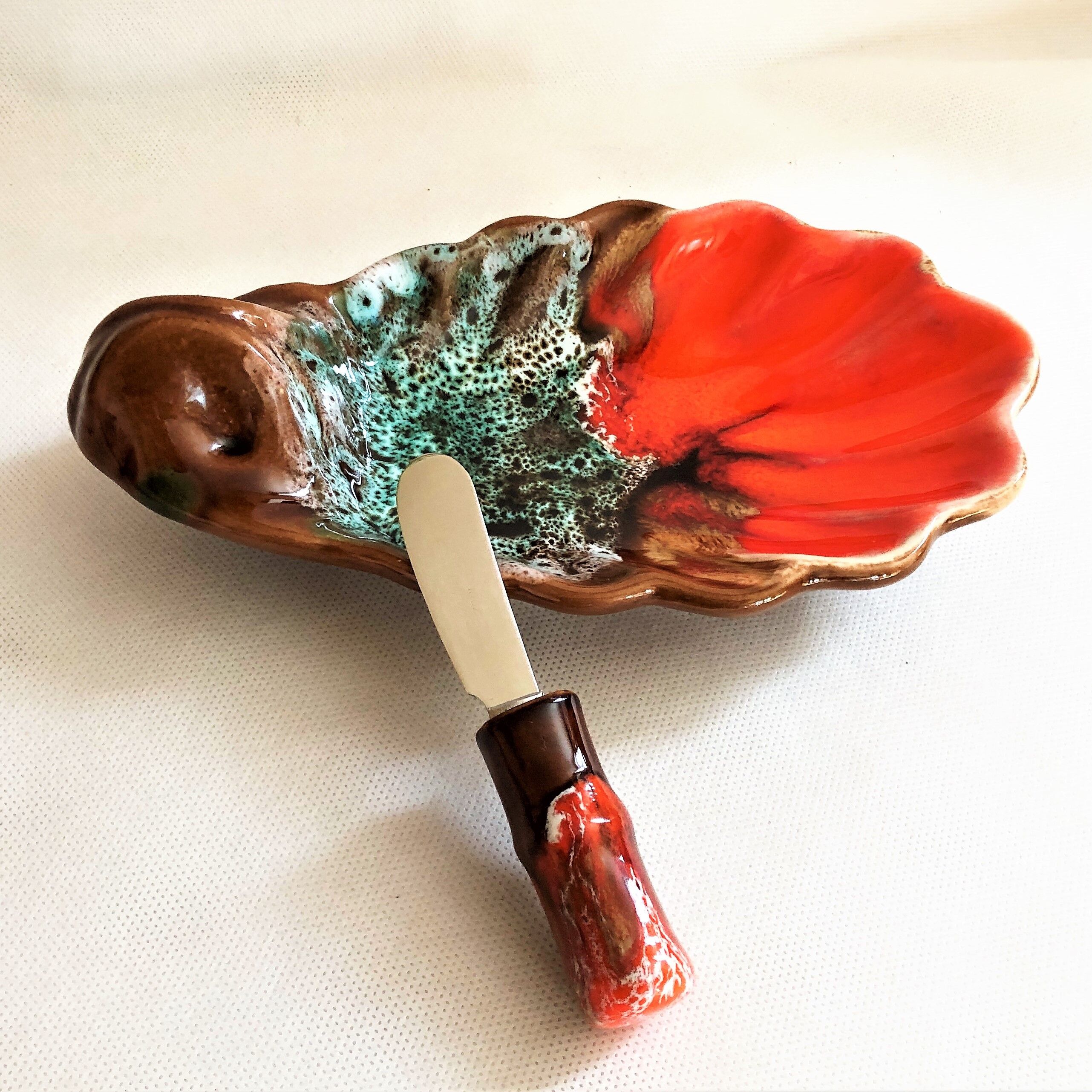 Butter dish with vintage Vallauris serving knife