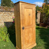 1 door wardrobe in 19th century pine.