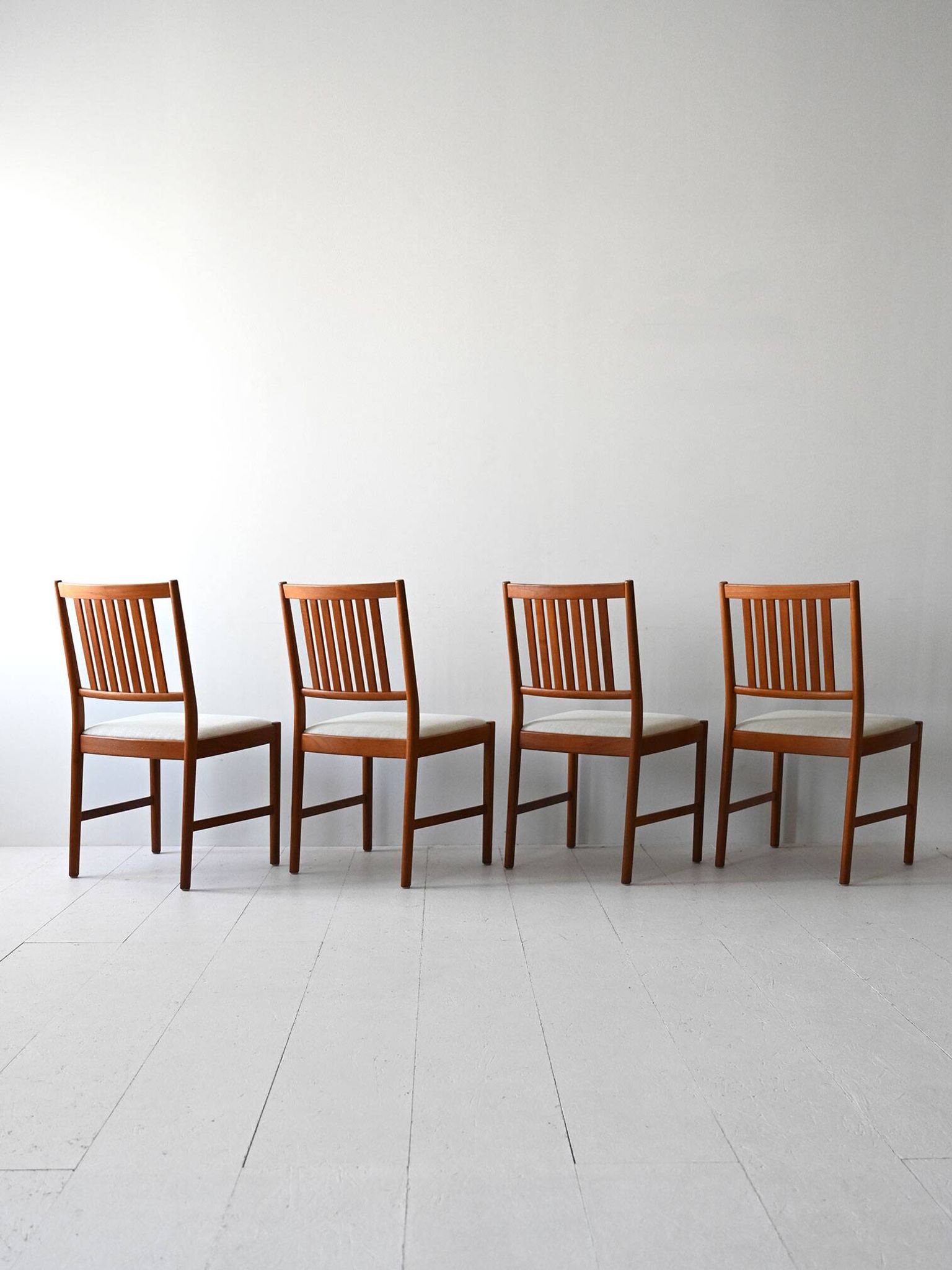 Lot de 4 chaises suédoises