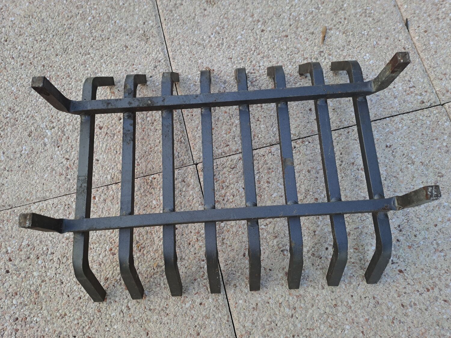 Cast iron log holder