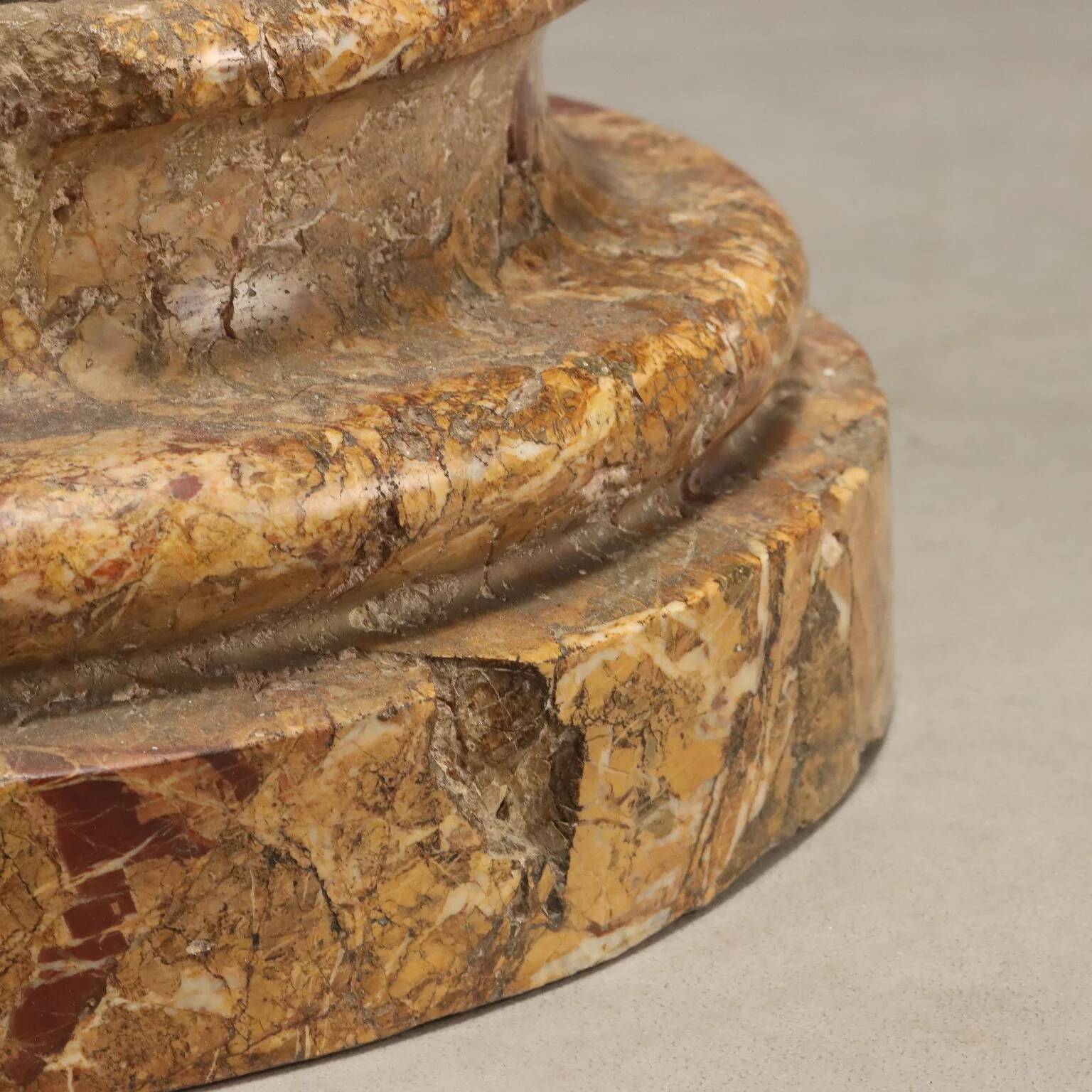 Paire de colonnes en marbre breccia et granit - Italie XIXe siècle