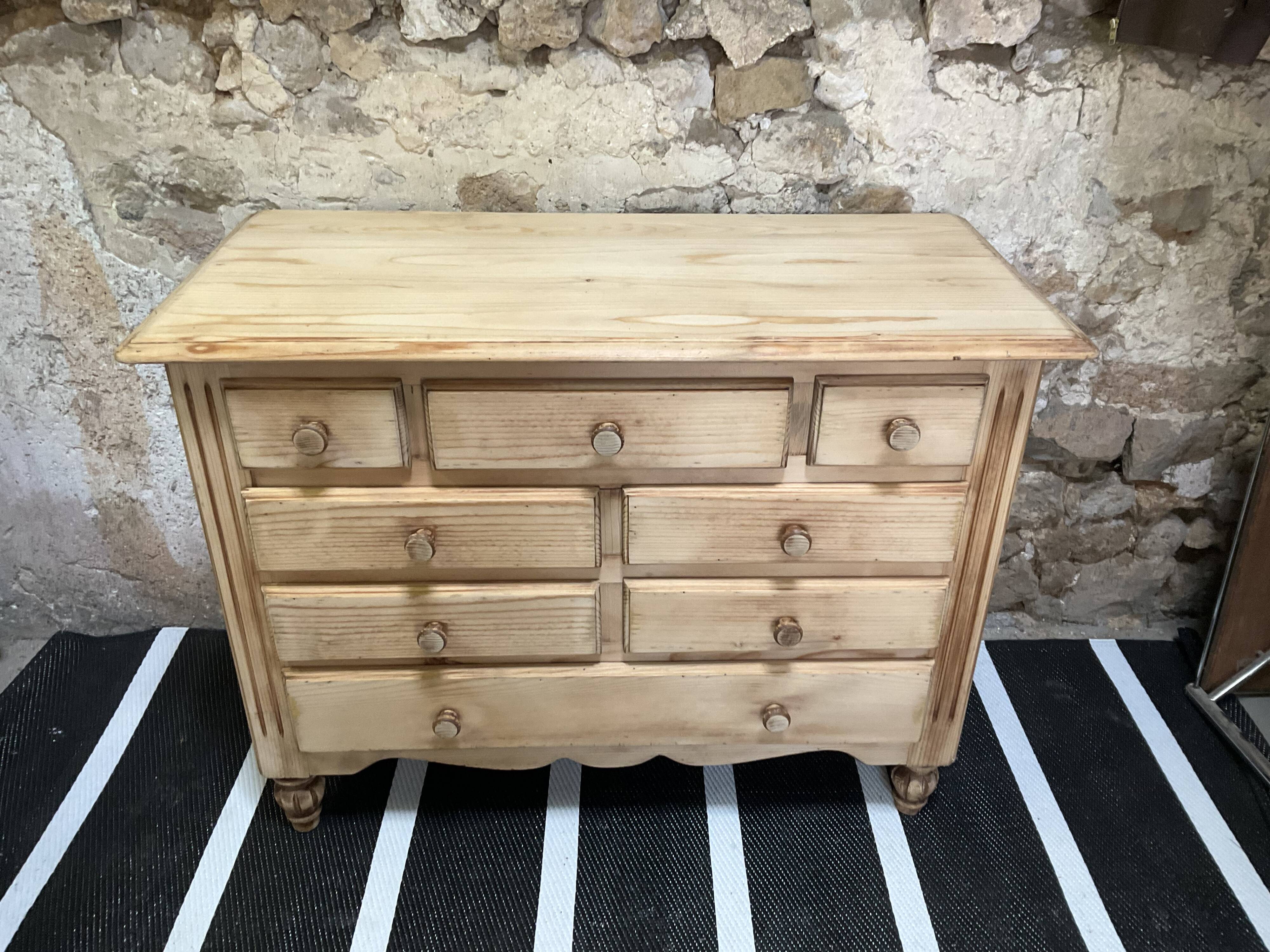 Chest of drawers light wood drawers