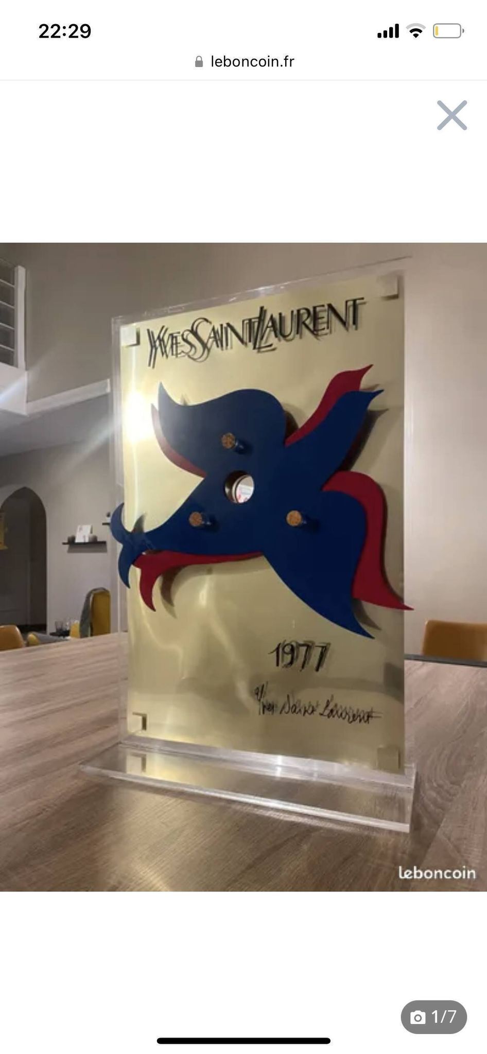 Présentoir Yves Saint Laurent 70s