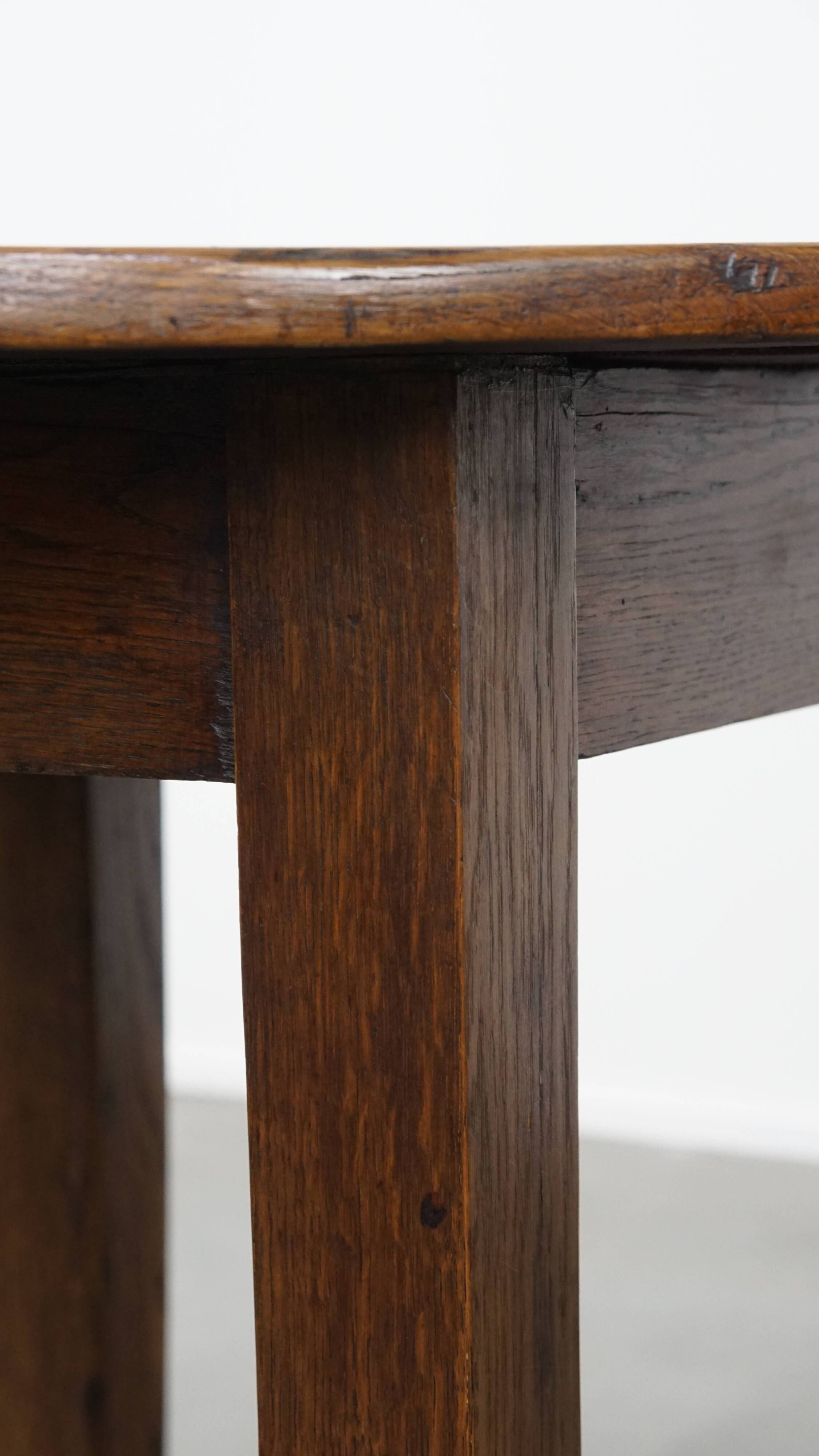 Table d'appoint anglaise ancienne de la fin du XIXe siècle en chêne