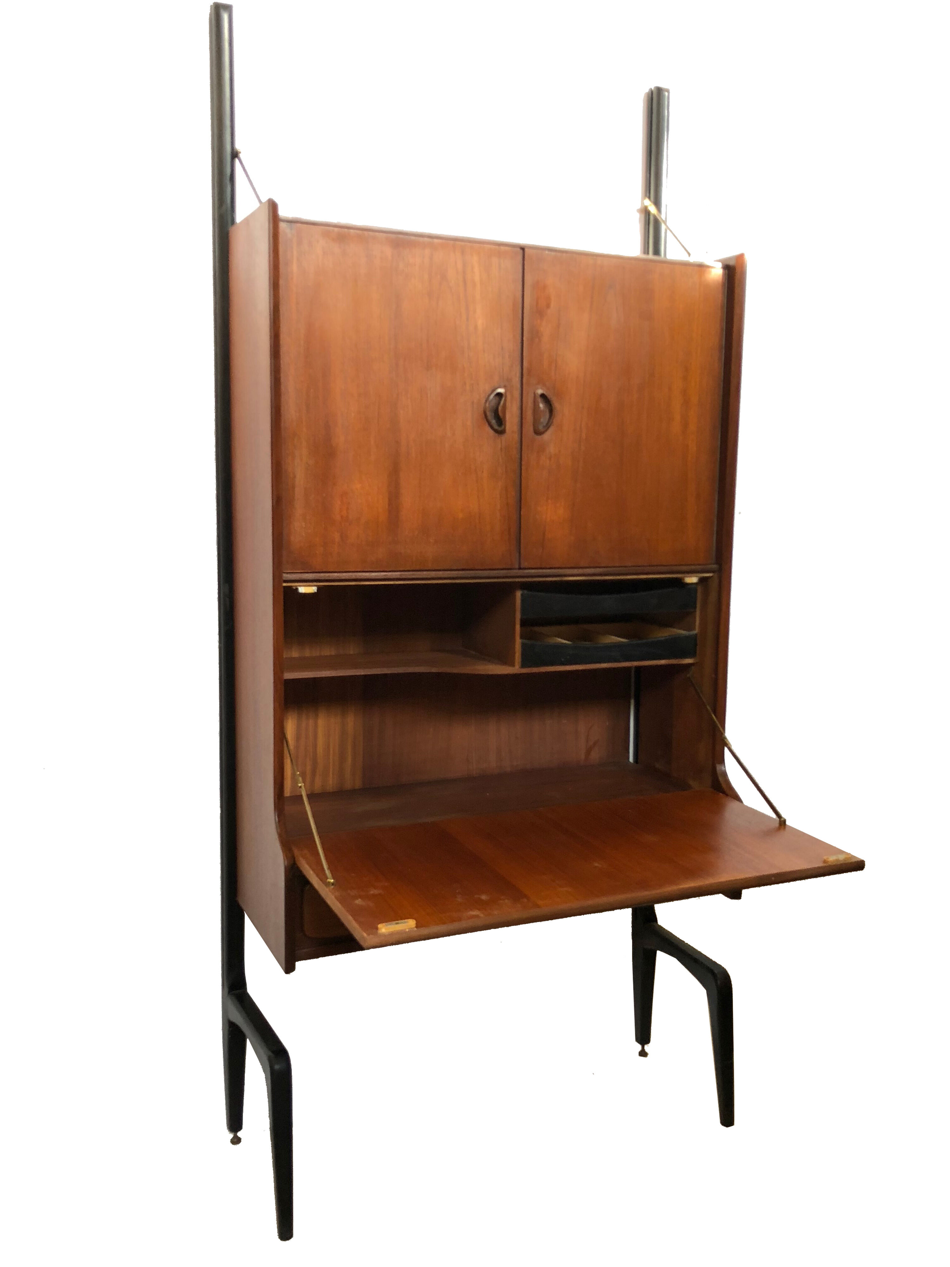 Louis Van Teeffelen writind desk of Webe 60s