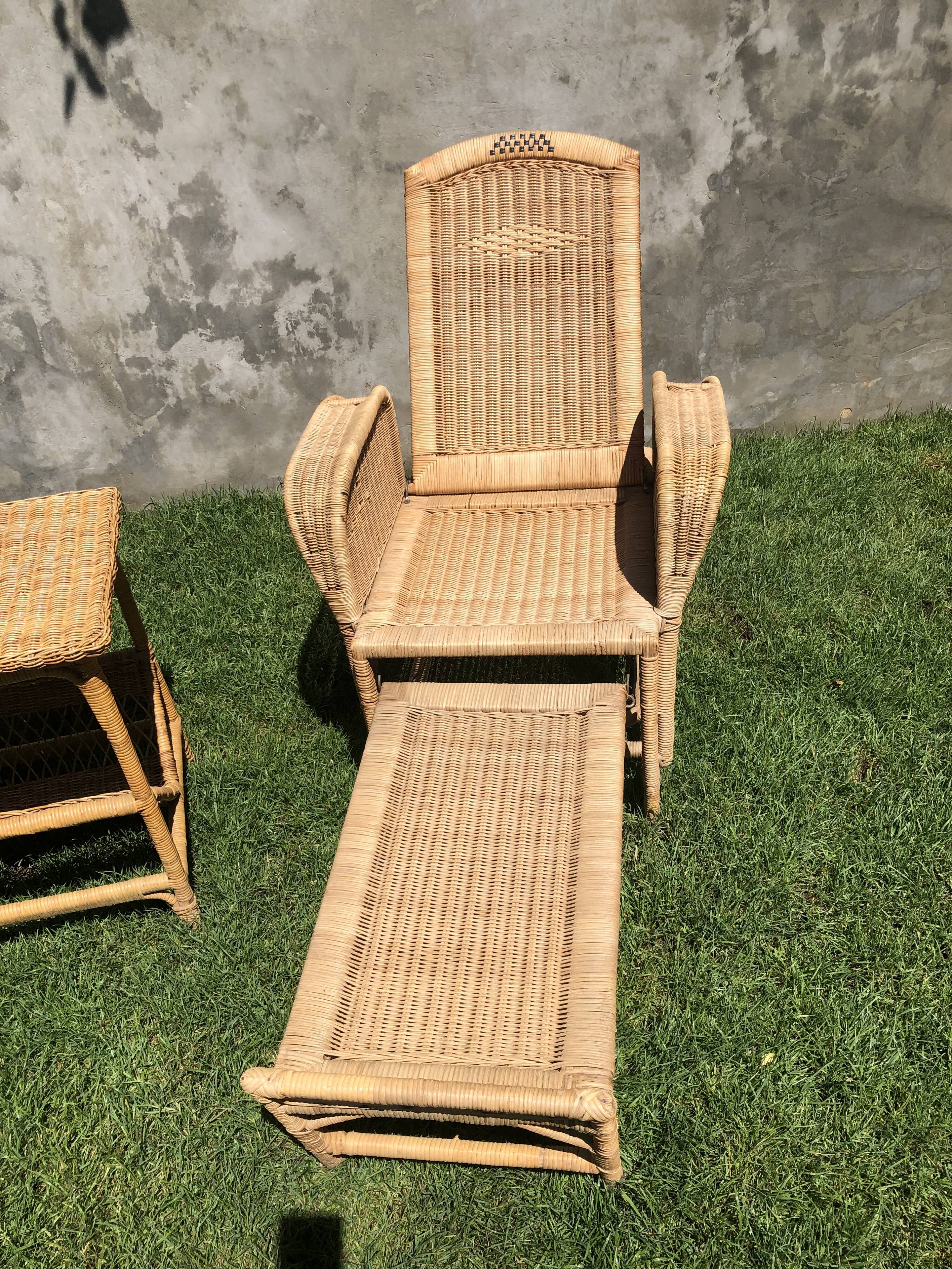 Set 2 sun loungers and table 60s