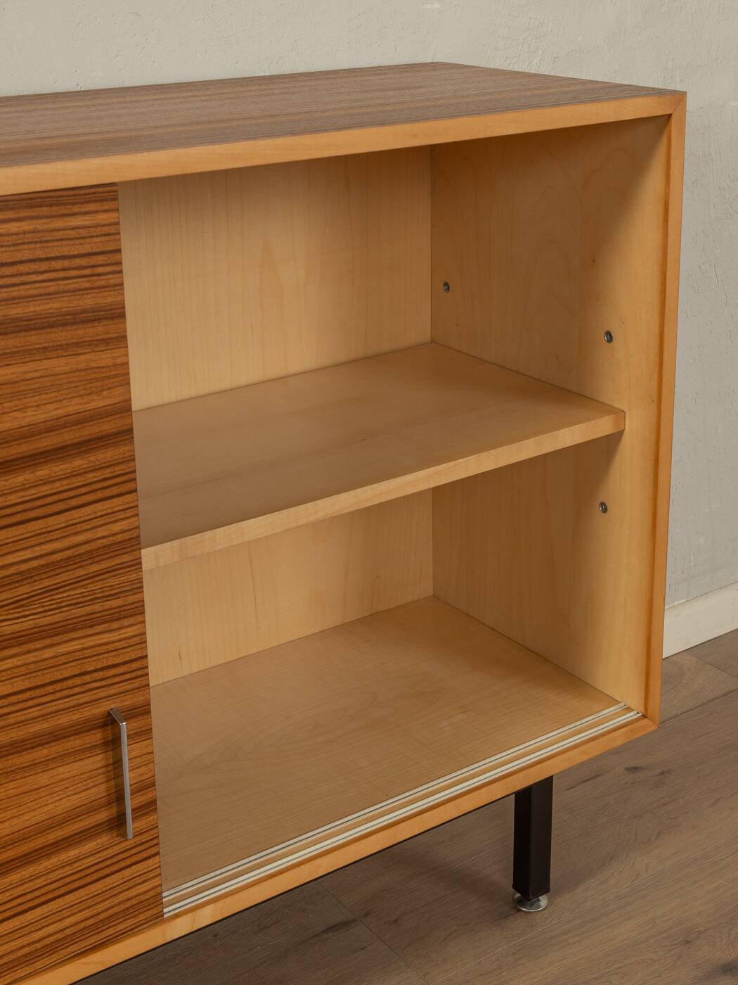 Classic chest of drawers from the 1950s with a wonderful veneer pattern