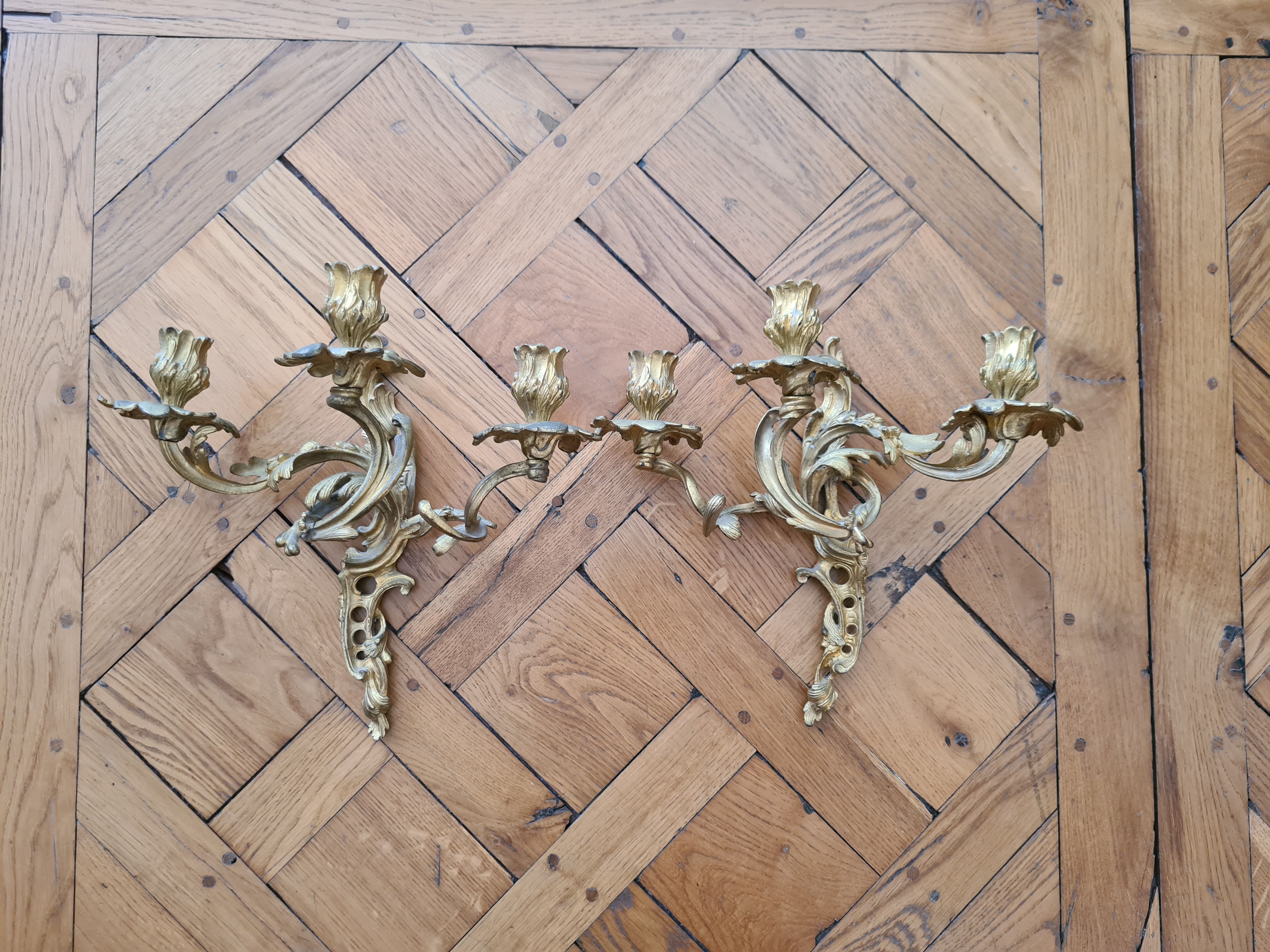 Paire d'appliques en bronze doré style Louis XV