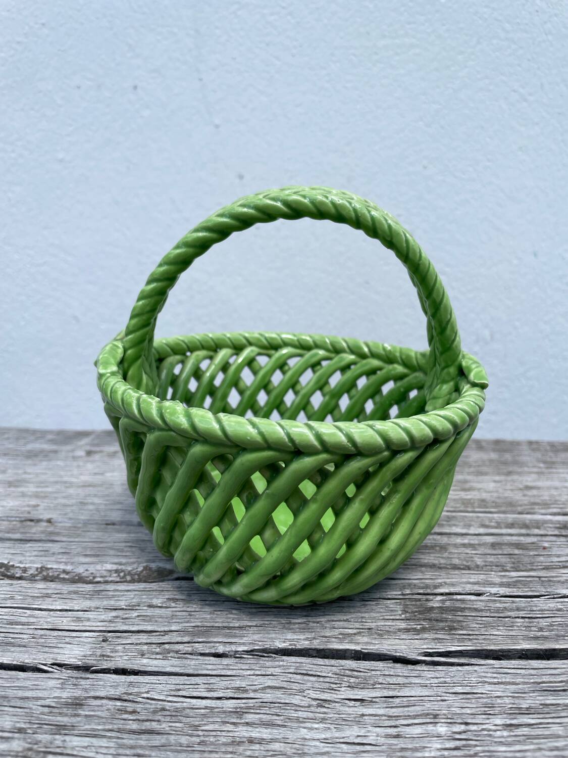 Basket dish in green woven earthenware / old ceramic