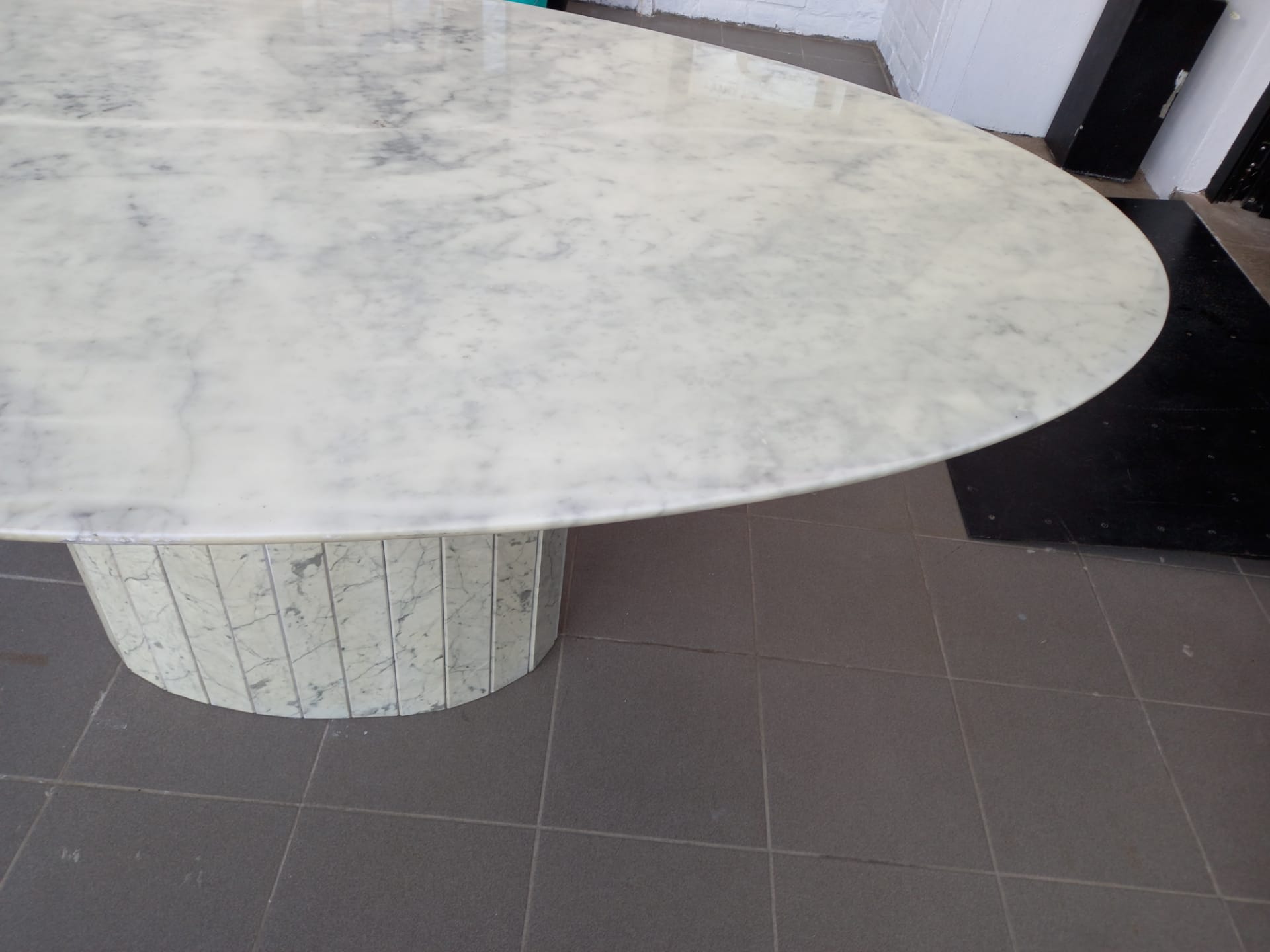 Oval Dining Table In White Italian Marble Italy 1970 S Selency