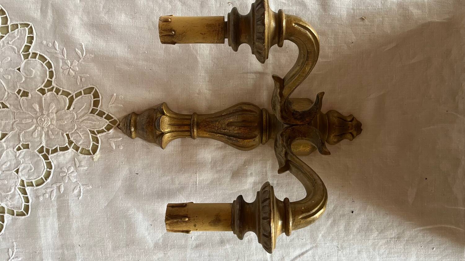 Paire d’appliques  murales bois peint vintage