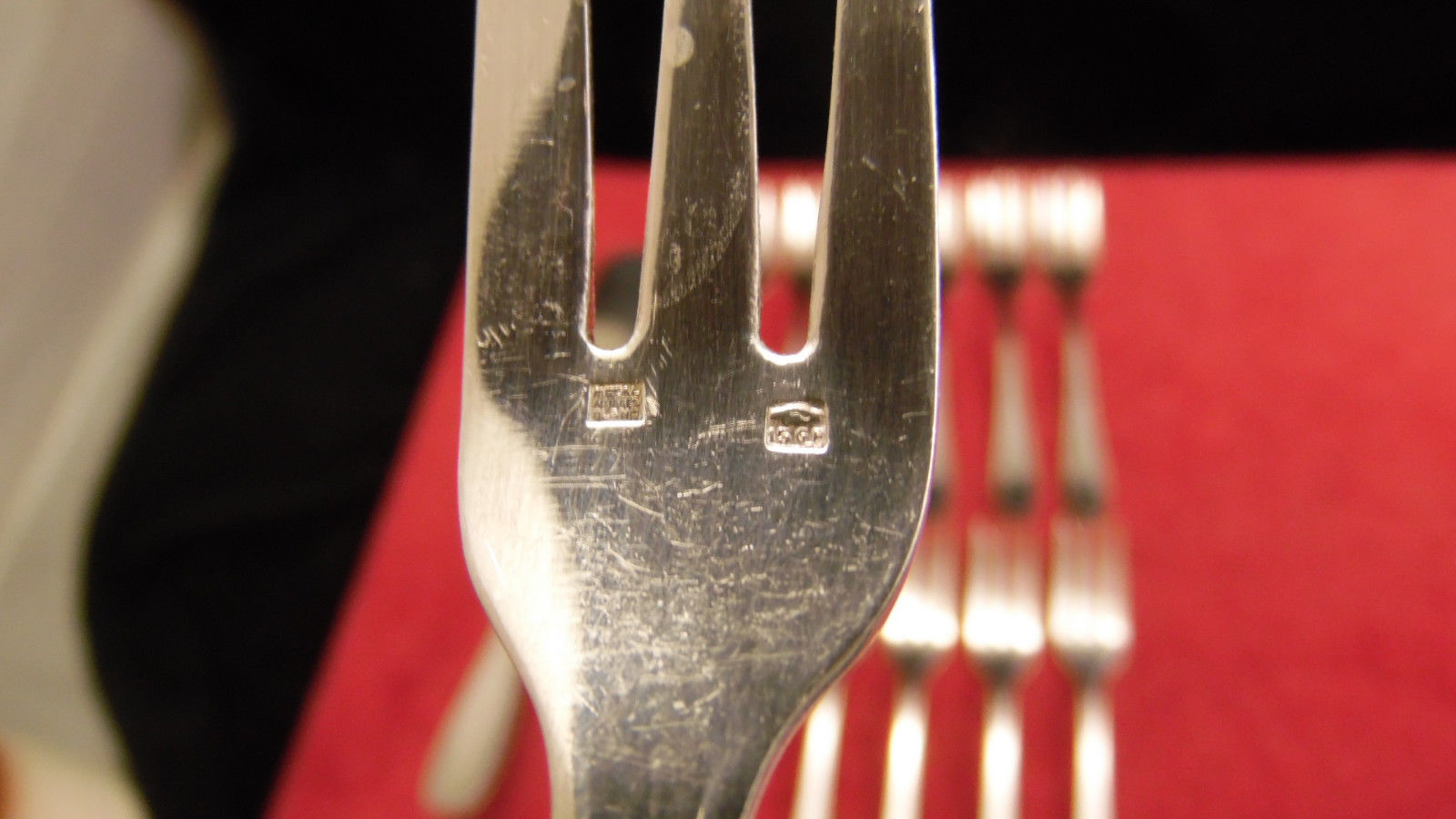 Service has a silver metal dessert SFAM art deco model in beautiful shiny case