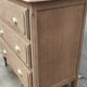 Ancienne commode trois tiroirs en chêne brut