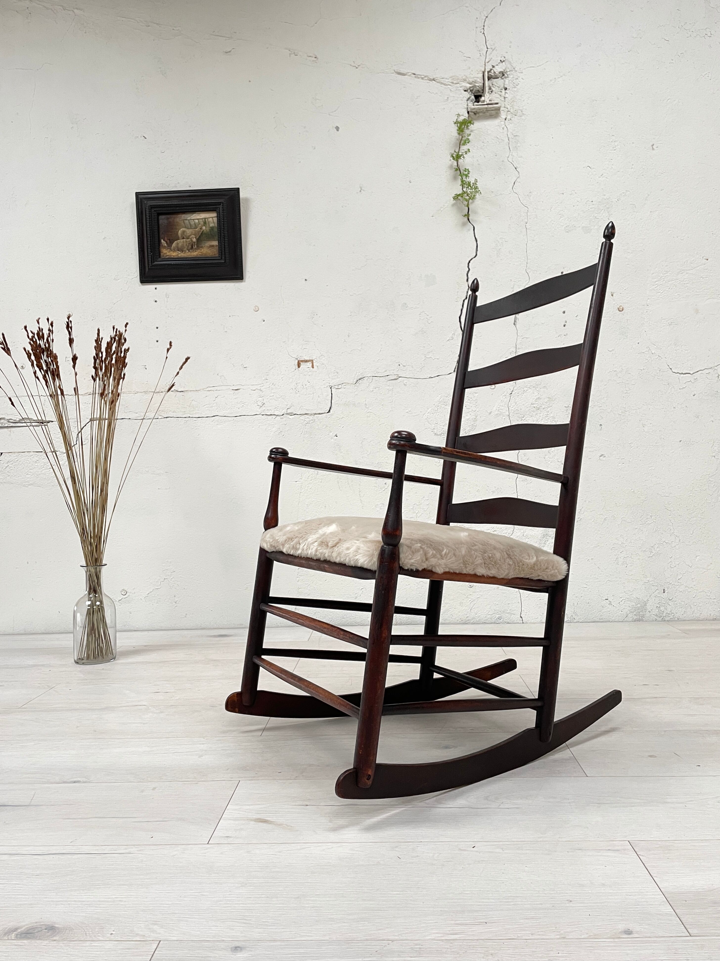 Rocking chair shaker