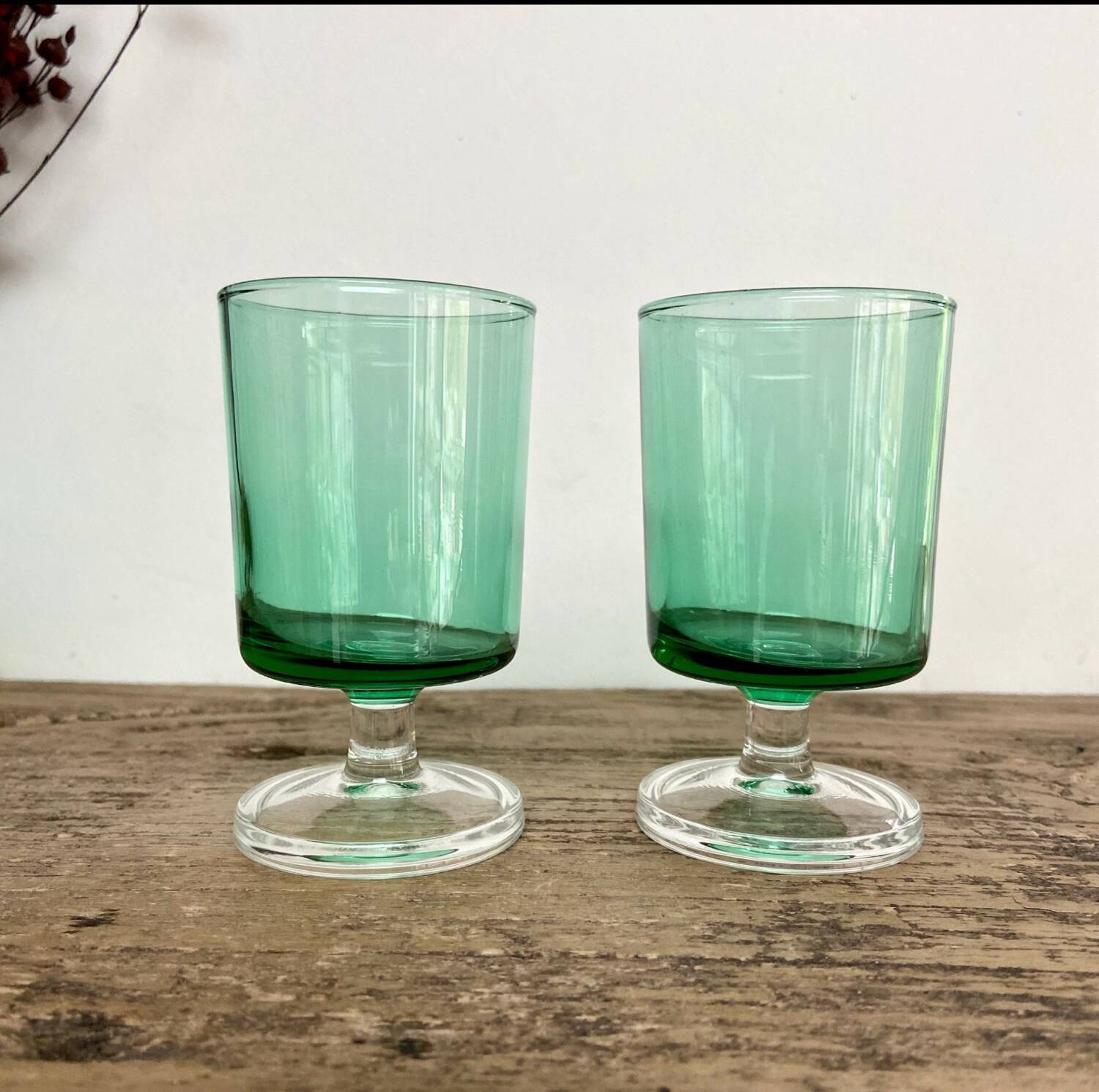 6 small emerald green LUMINARC glasses