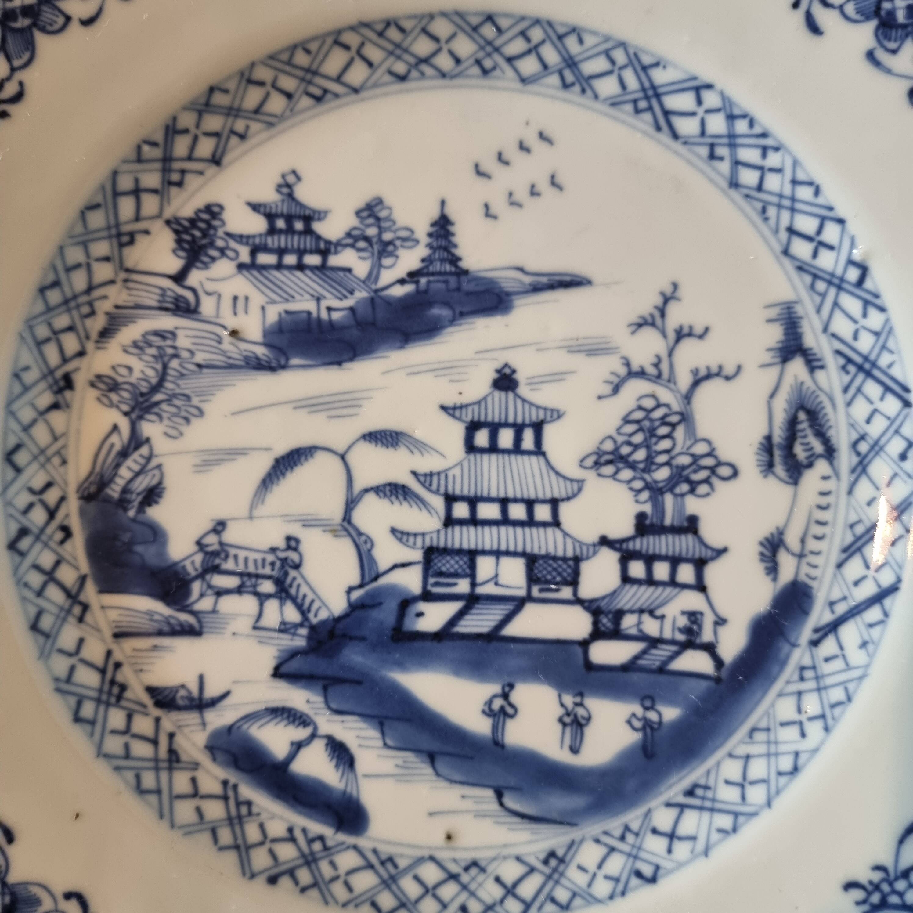Chinese porcelain plate, Qing dynasty, Qianlong period (1736-1795)