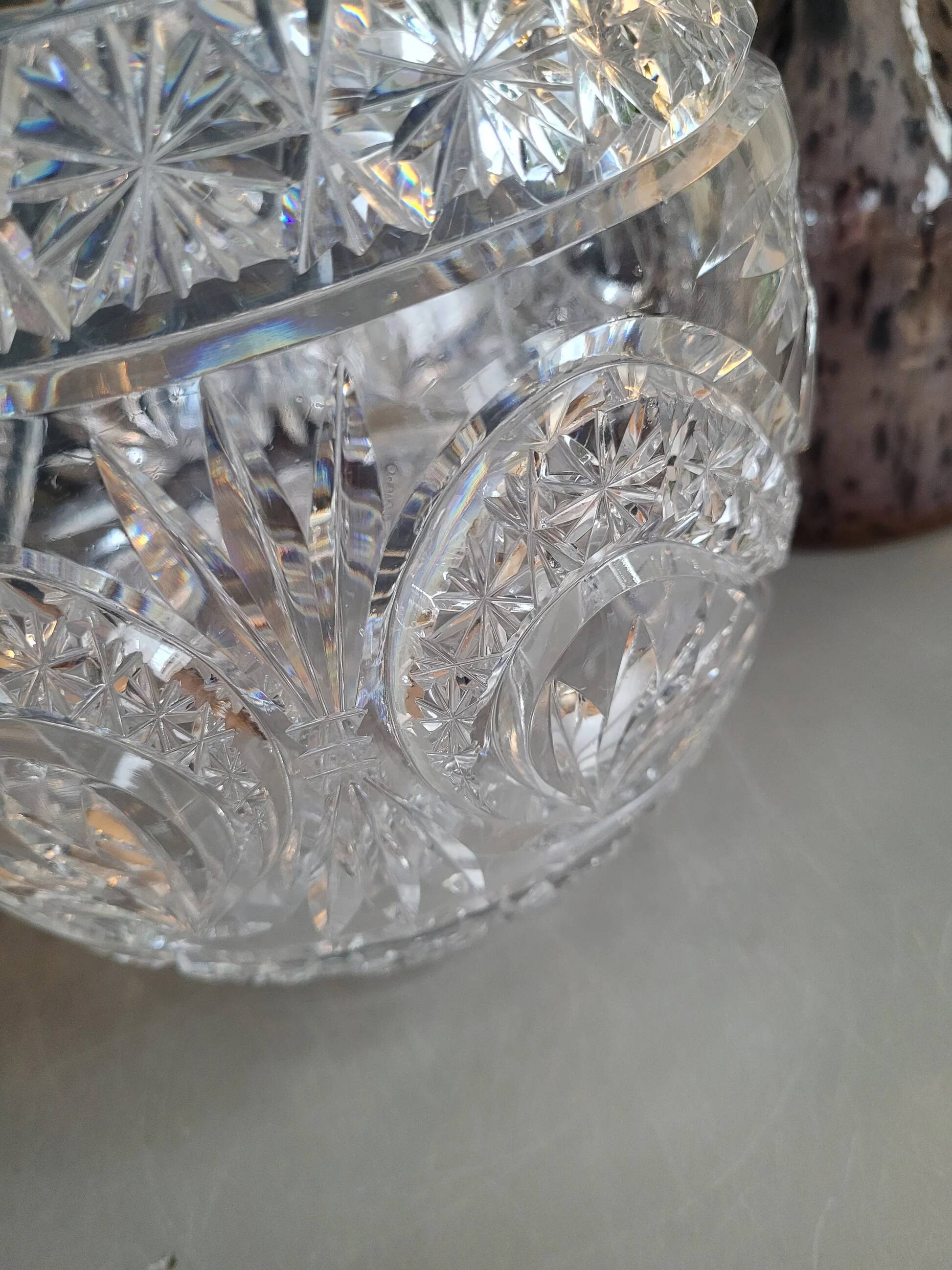Large round vase in cut crystal