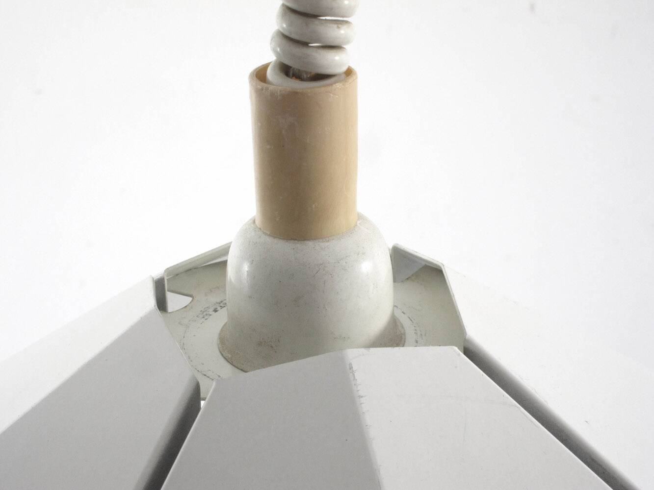 Minimalist and discreet metal sheet lamp from the 1970s.