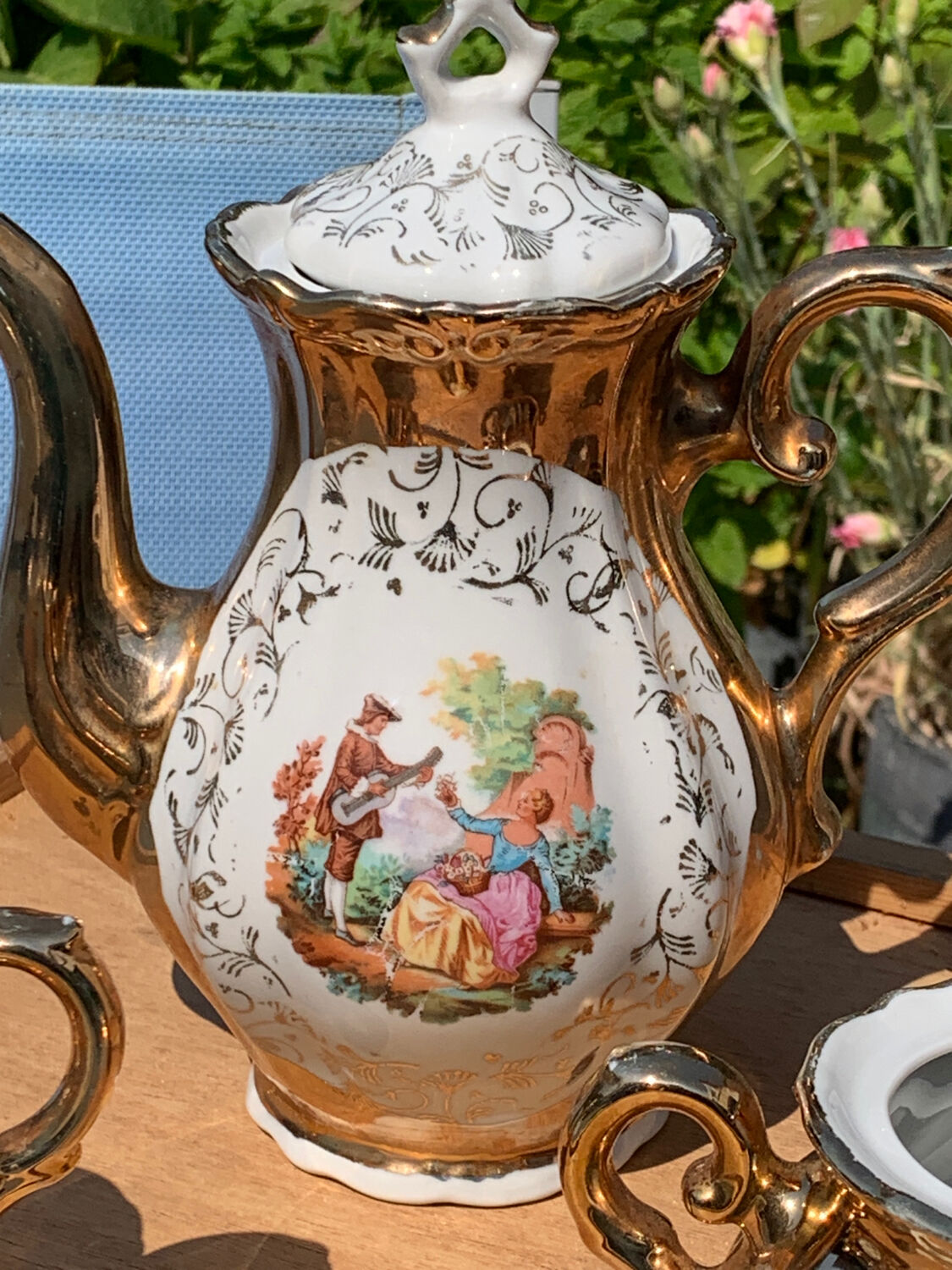 Tea set Italian porcelain gold color